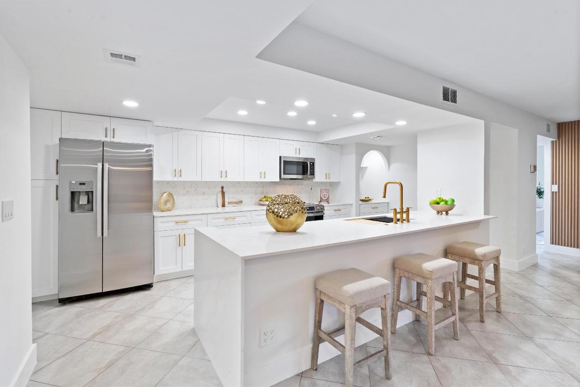 2455 Lindell Boulevard 3103