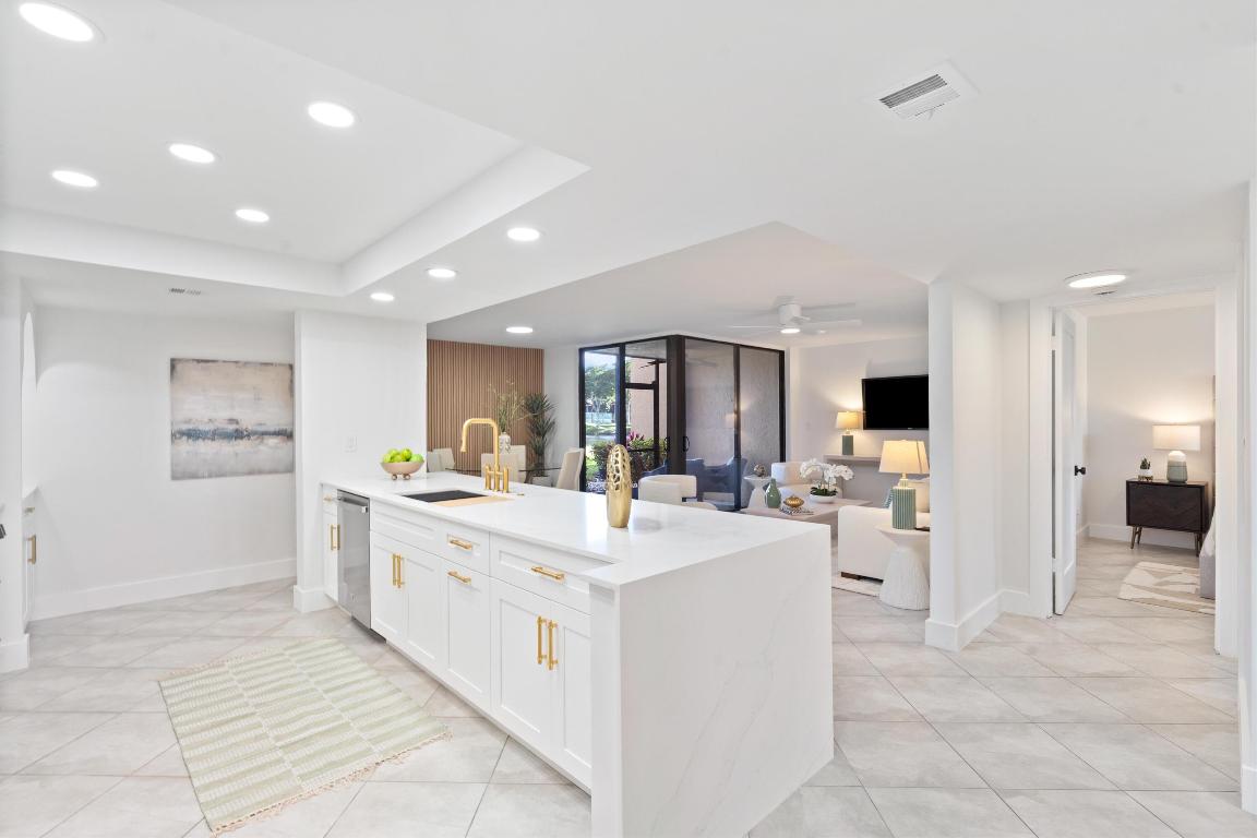 2455 Lindell Boulevard 3103