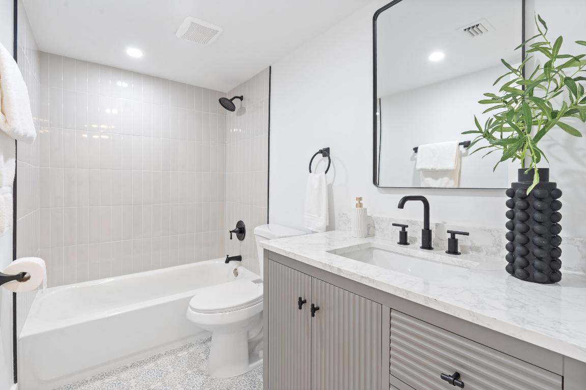 2455 Lindell Boulevard 3103