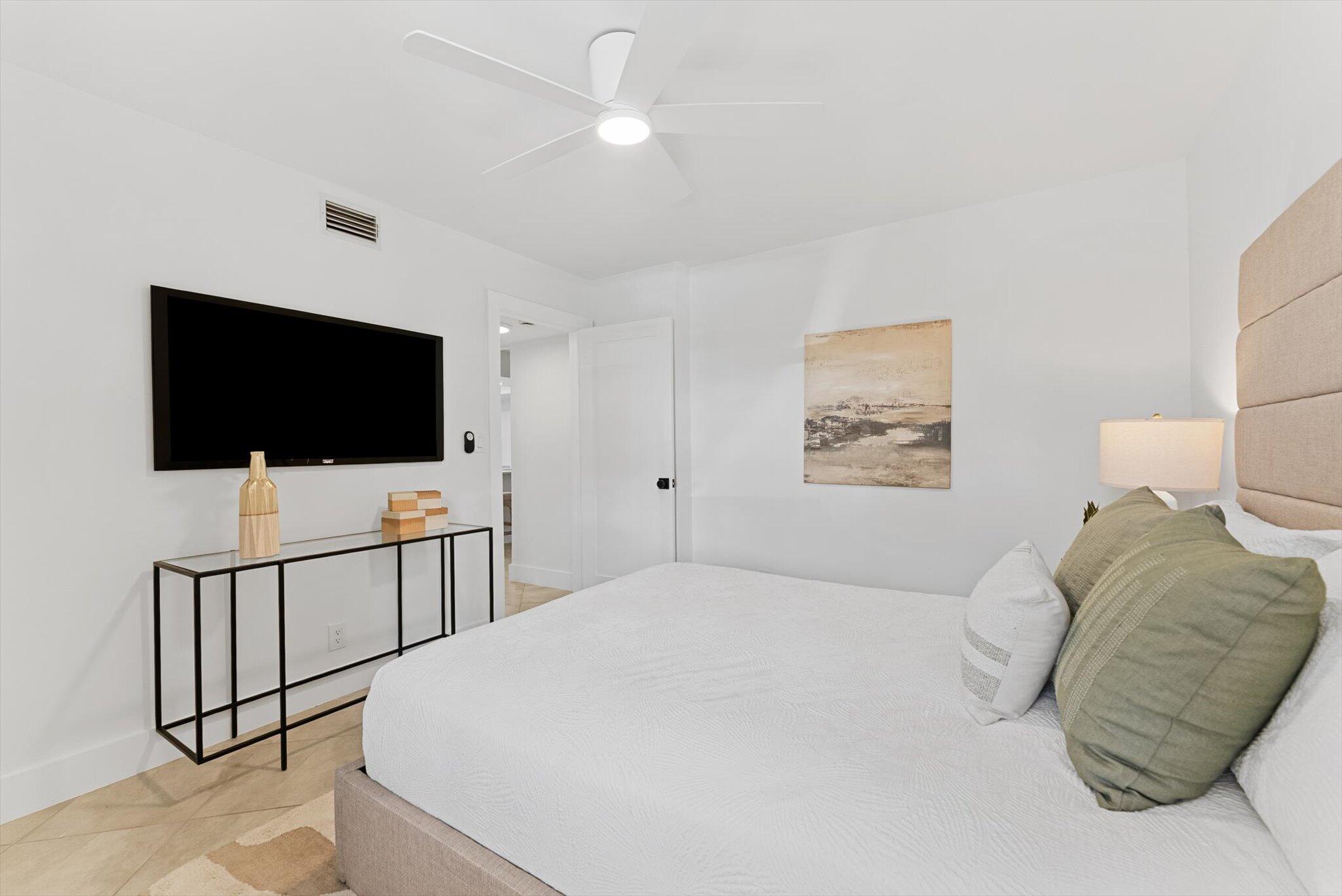 2455 Lindell Boulevard 3103