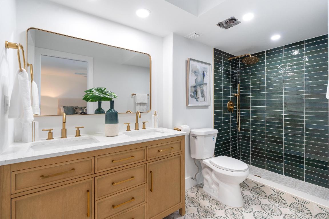 2455 Lindell Boulevard 3103