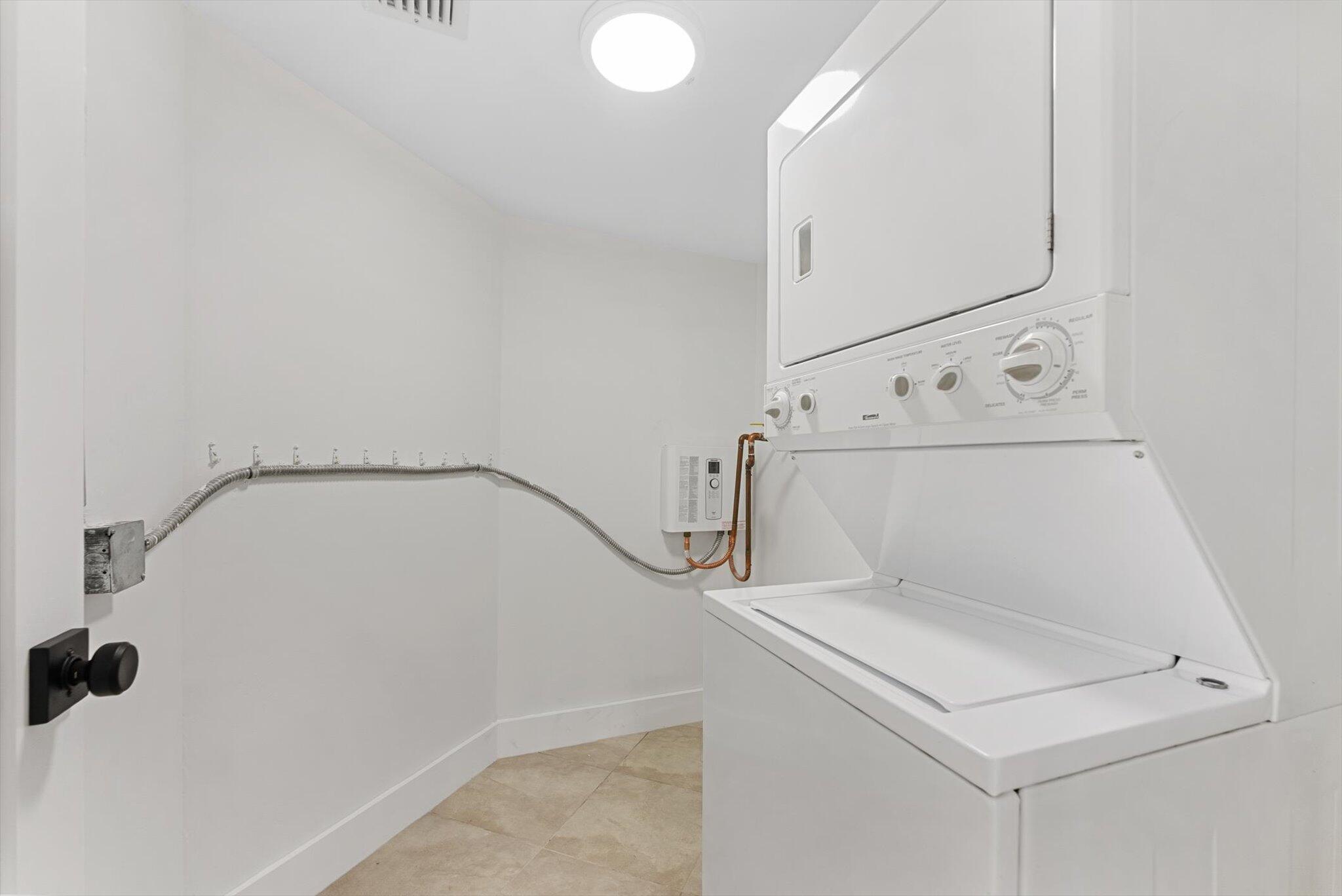 2455 Lindell Boulevard 3103