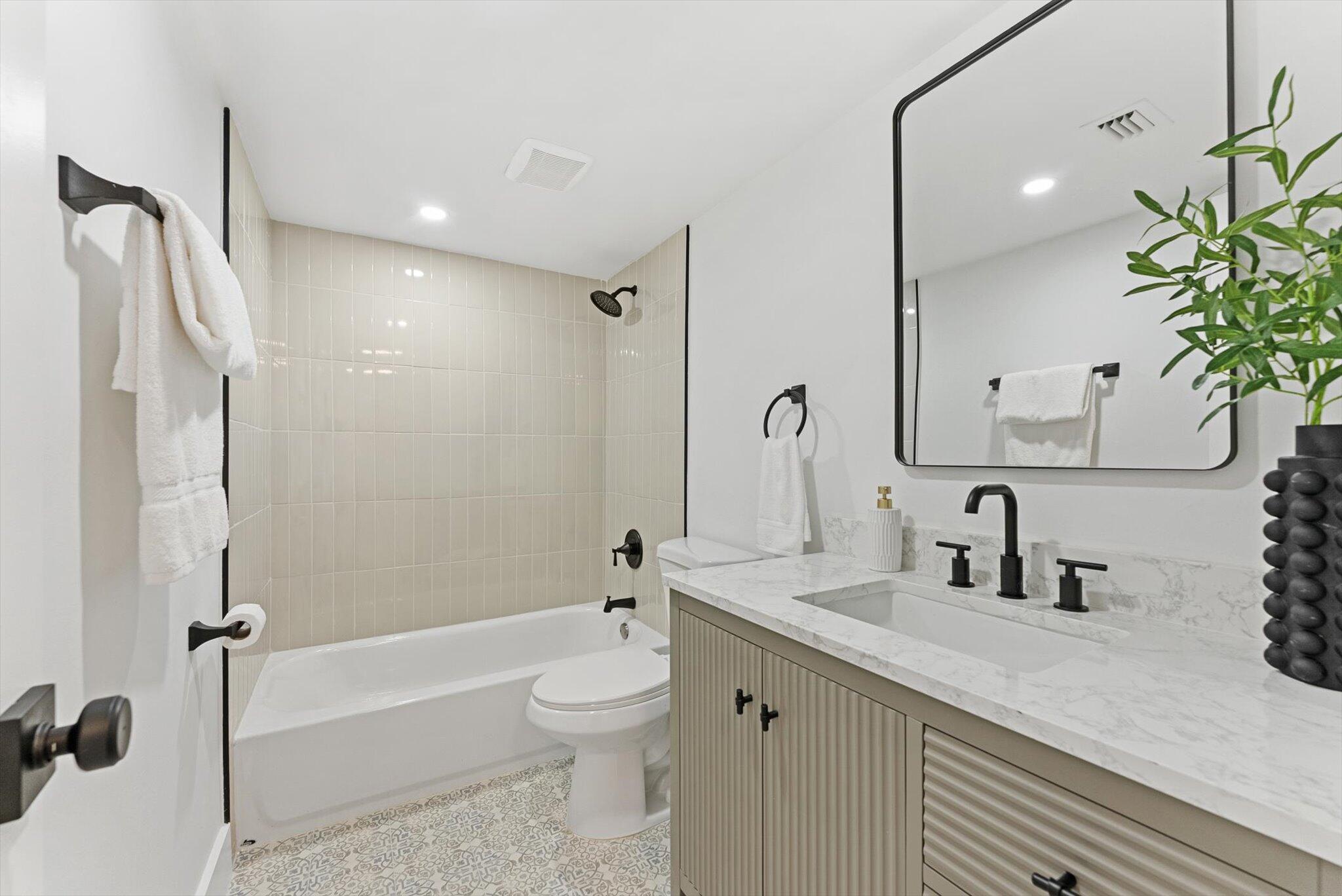 2455 Lindell Boulevard 3103