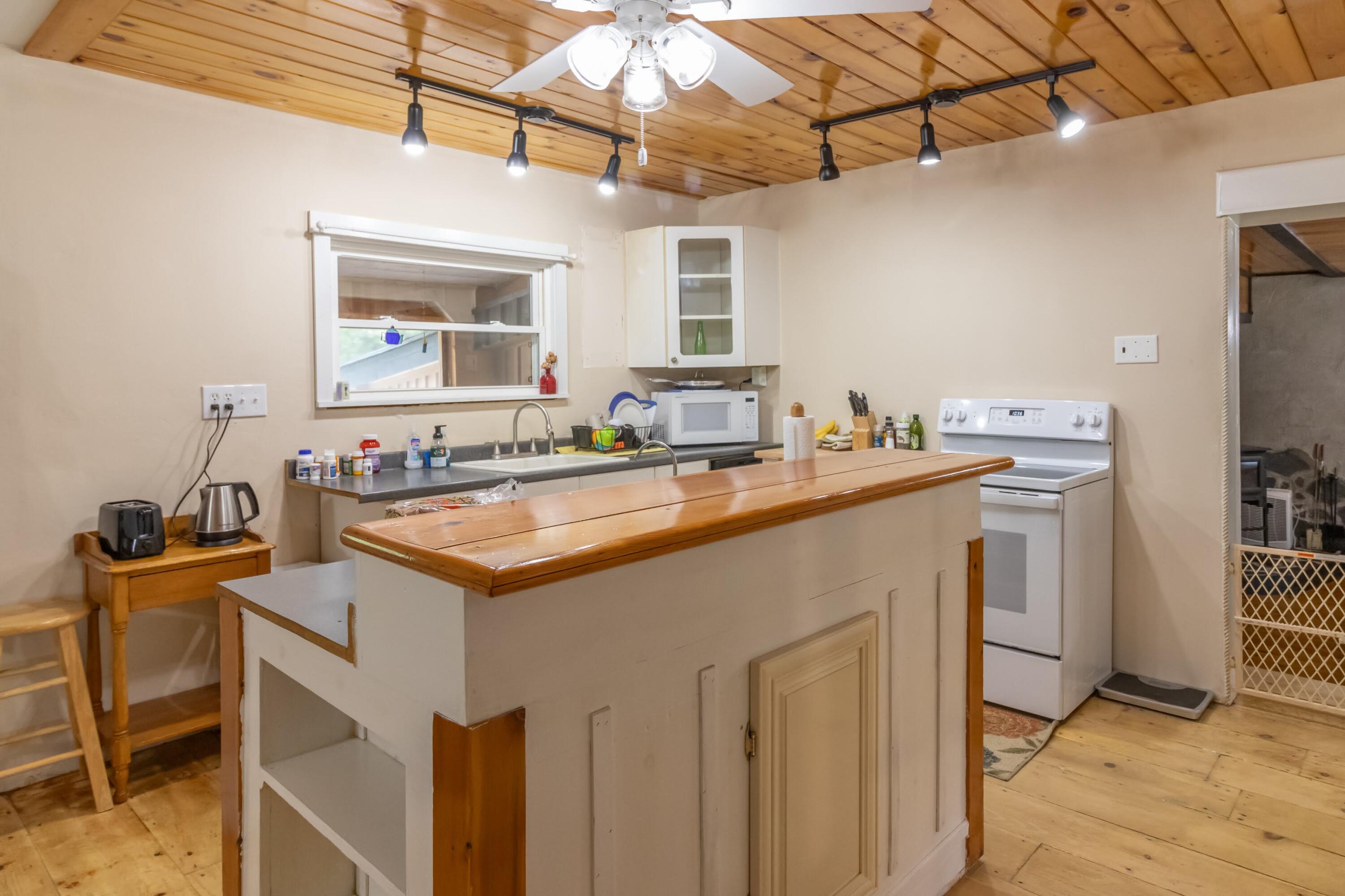 2431 Lee Road