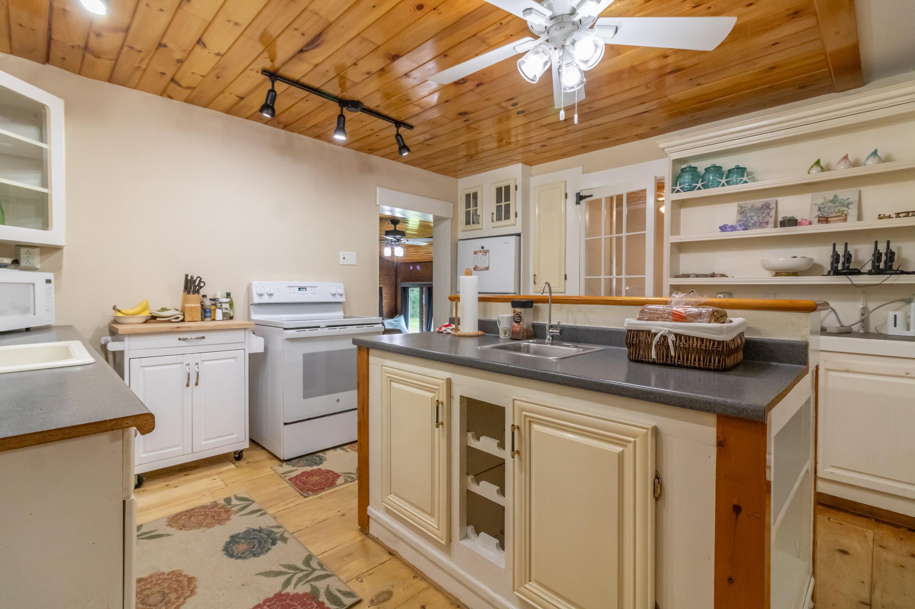 2431 Lee Road