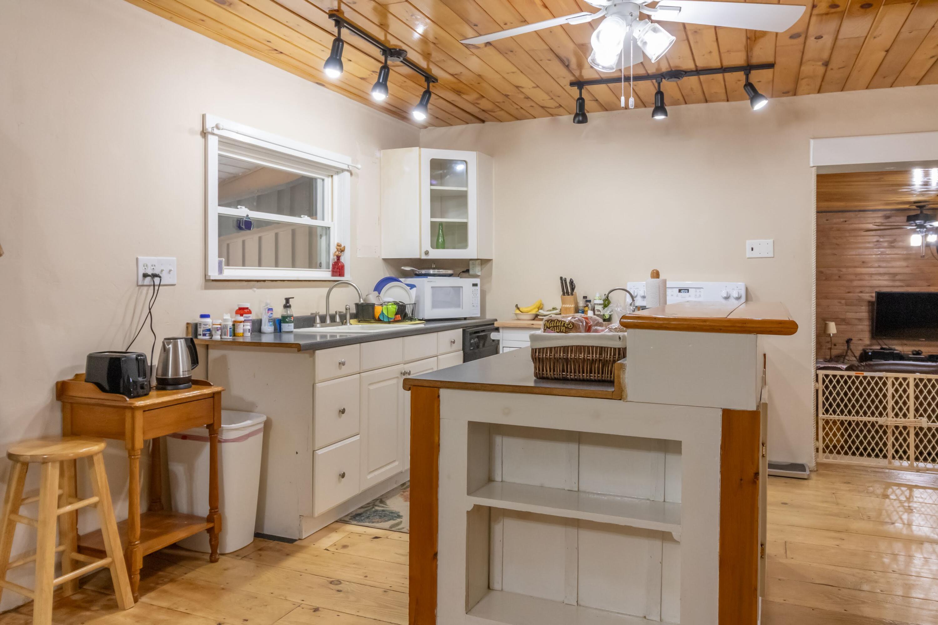 2431 Lee Road