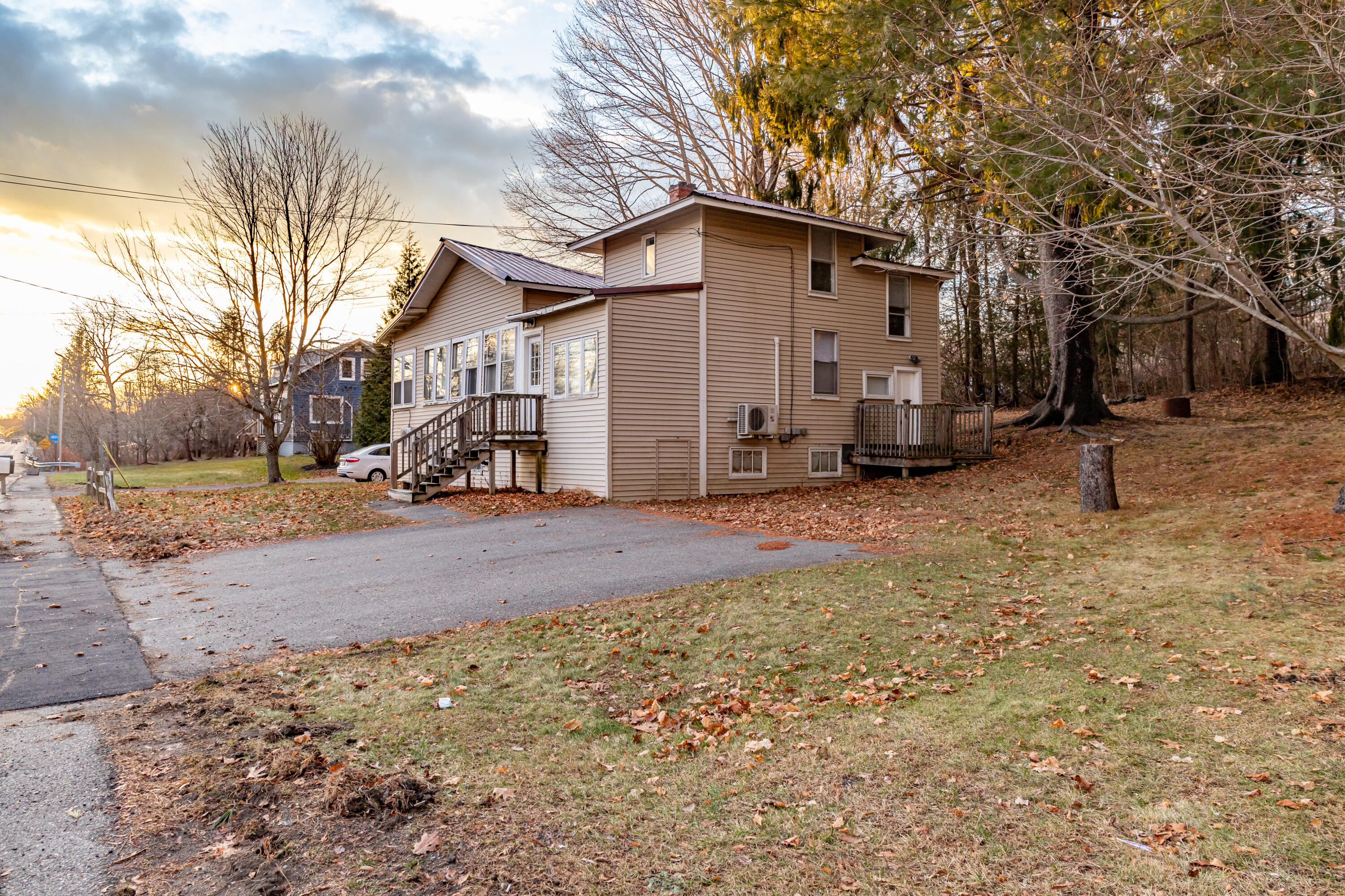 692 Main Road N