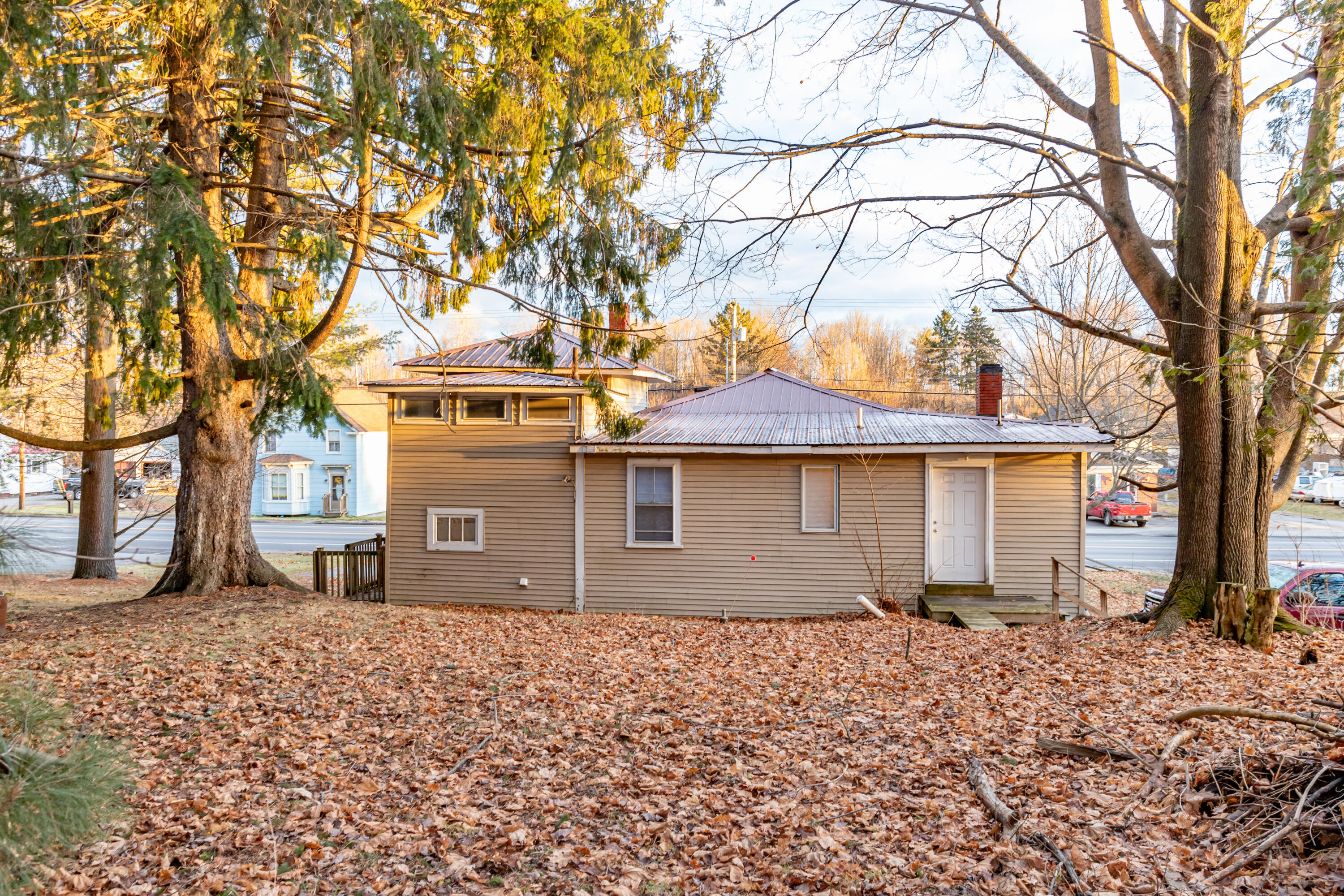 692 Main Road N
