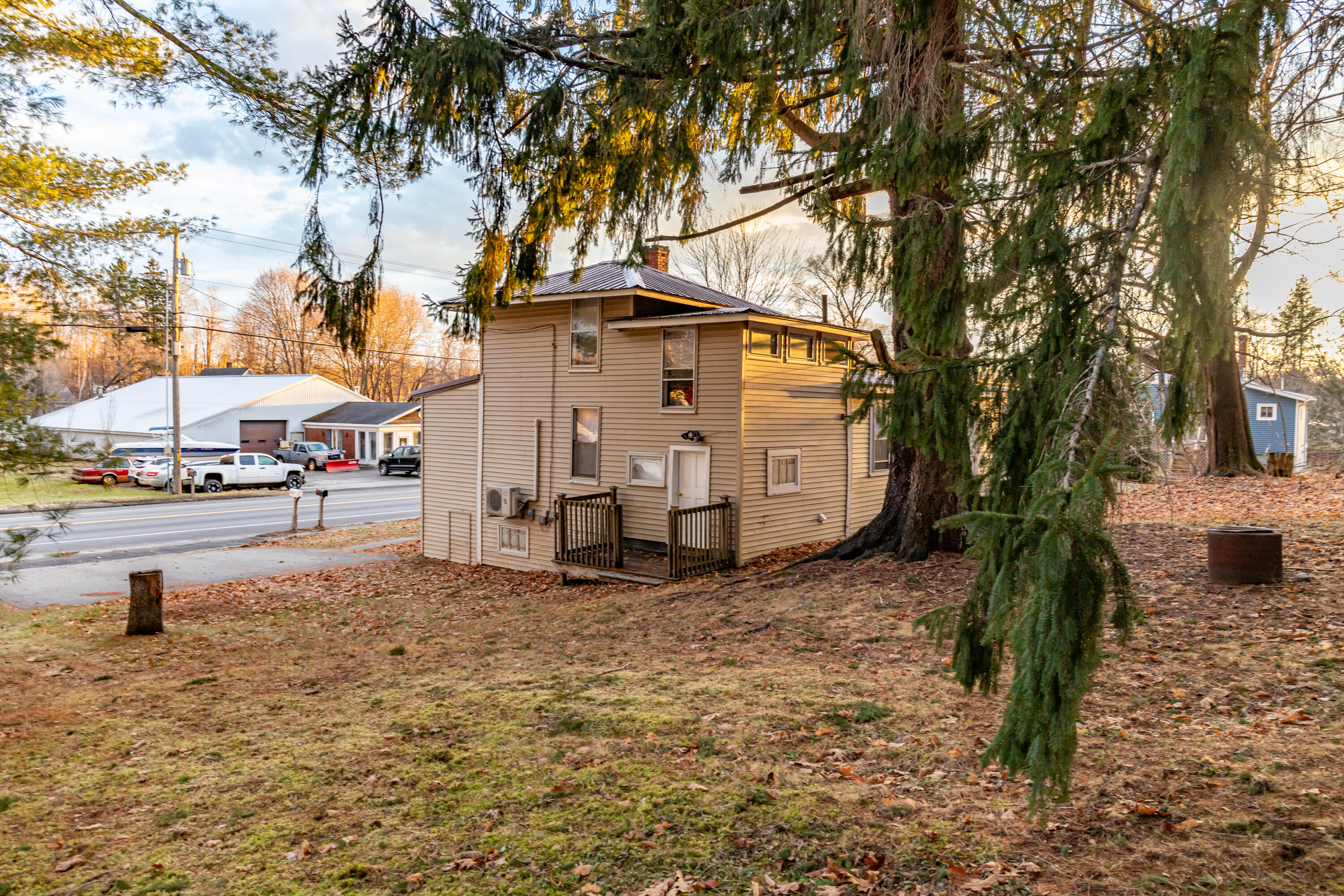 692 Main Road N