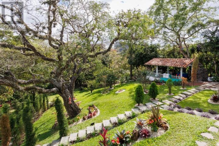 LOS LAURELES ESCAZU