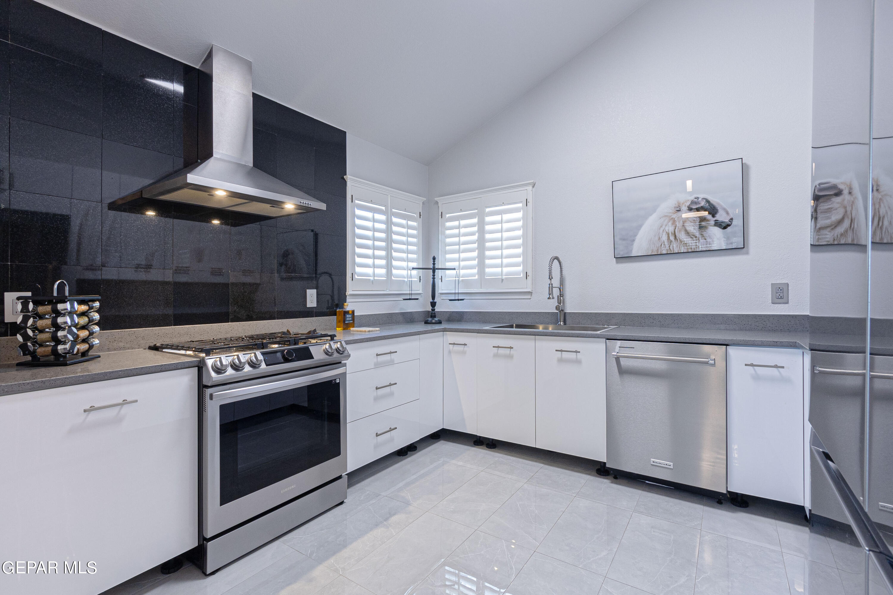 6921 PEARL RIDGE Drive