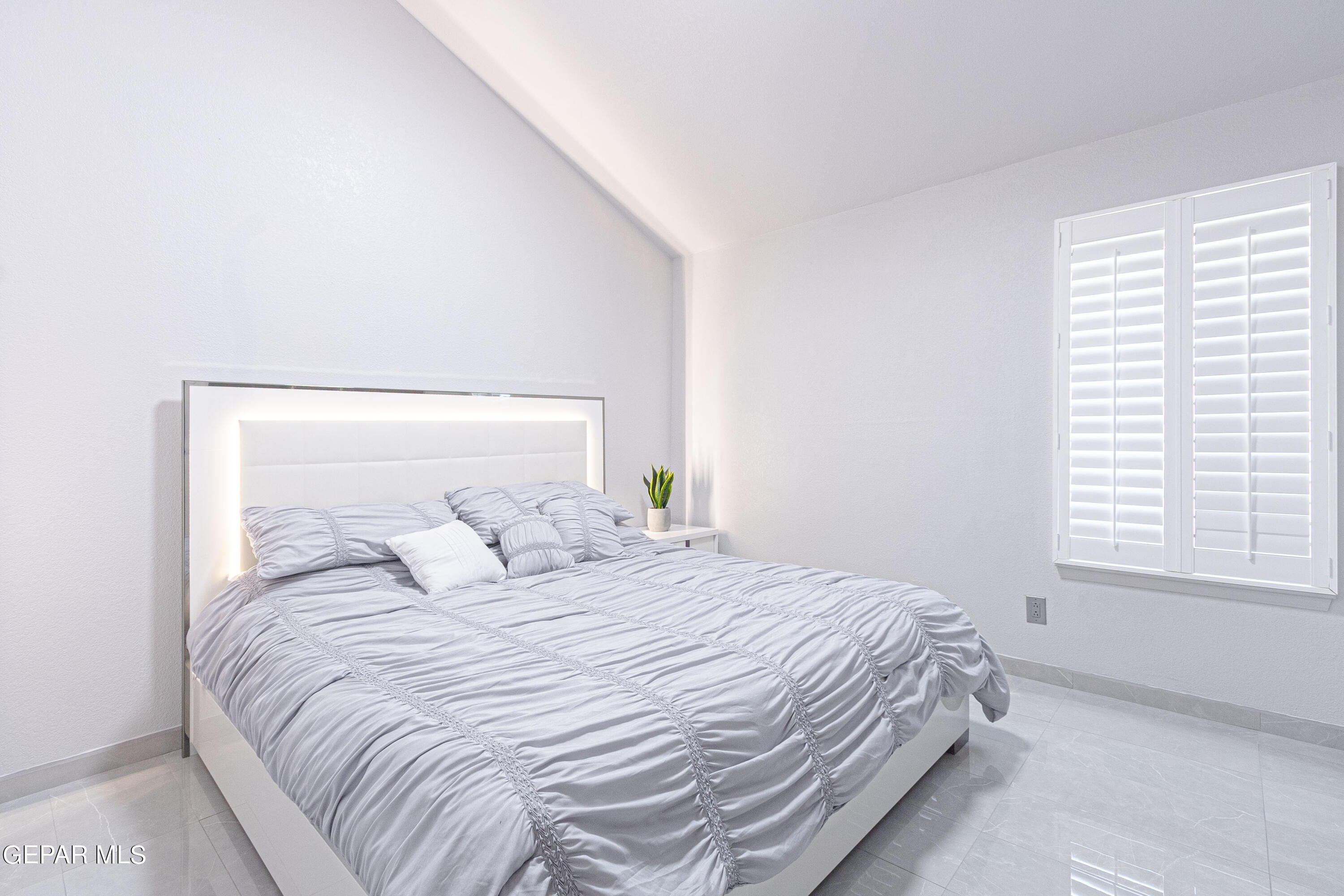 6921 PEARL RIDGE Drive