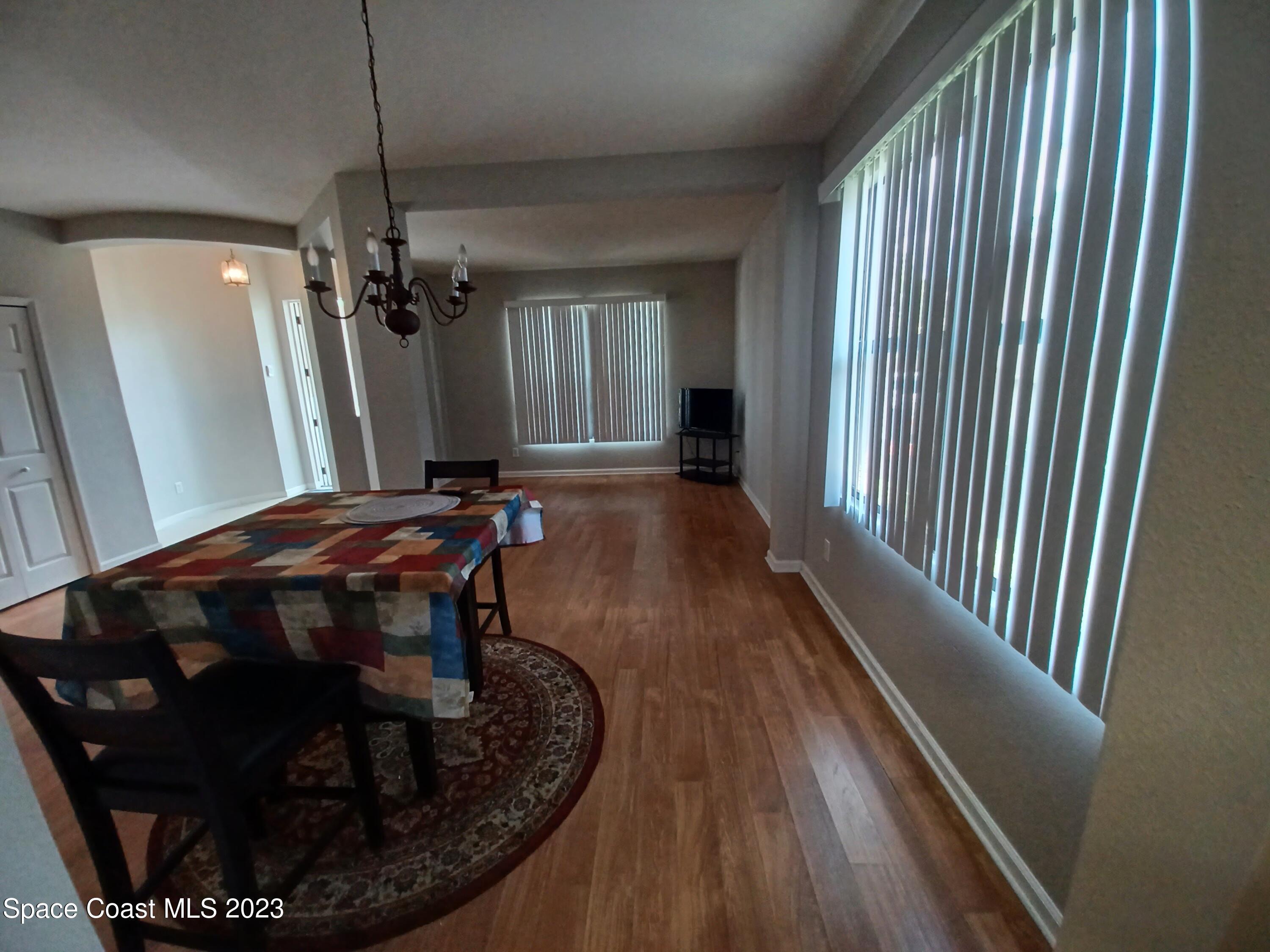 402 Breckenridge Circle SE