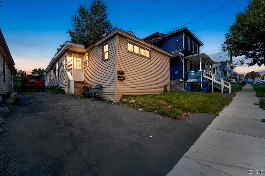 505 Carbon Street