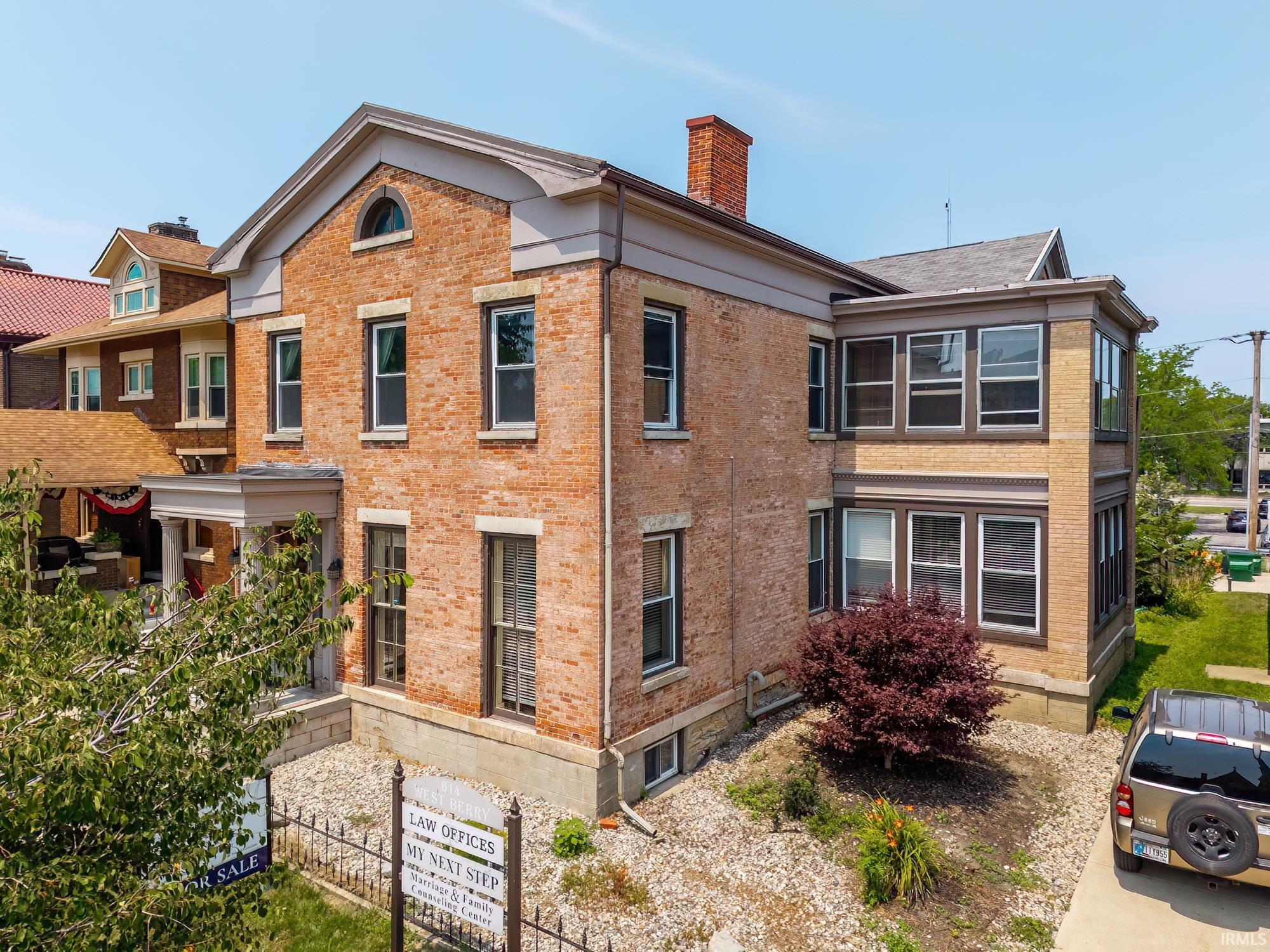 614 W Berry Street