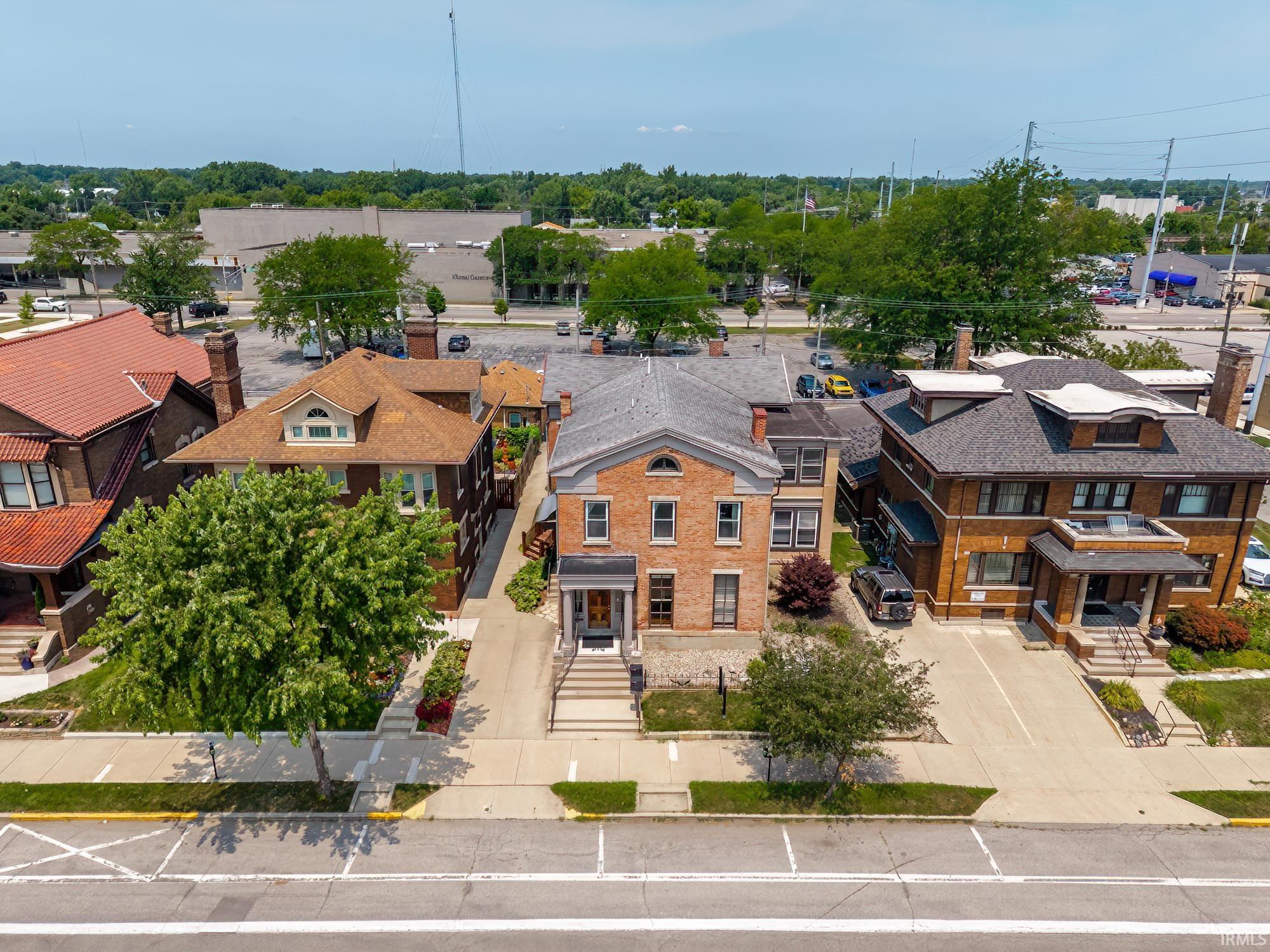 614 W Berry Street