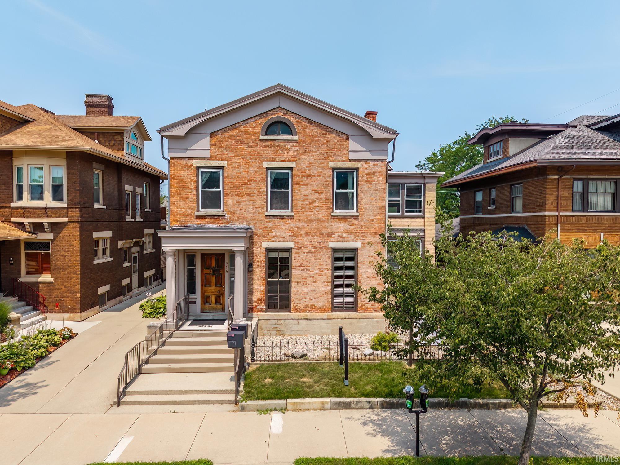 614 W Berry Street