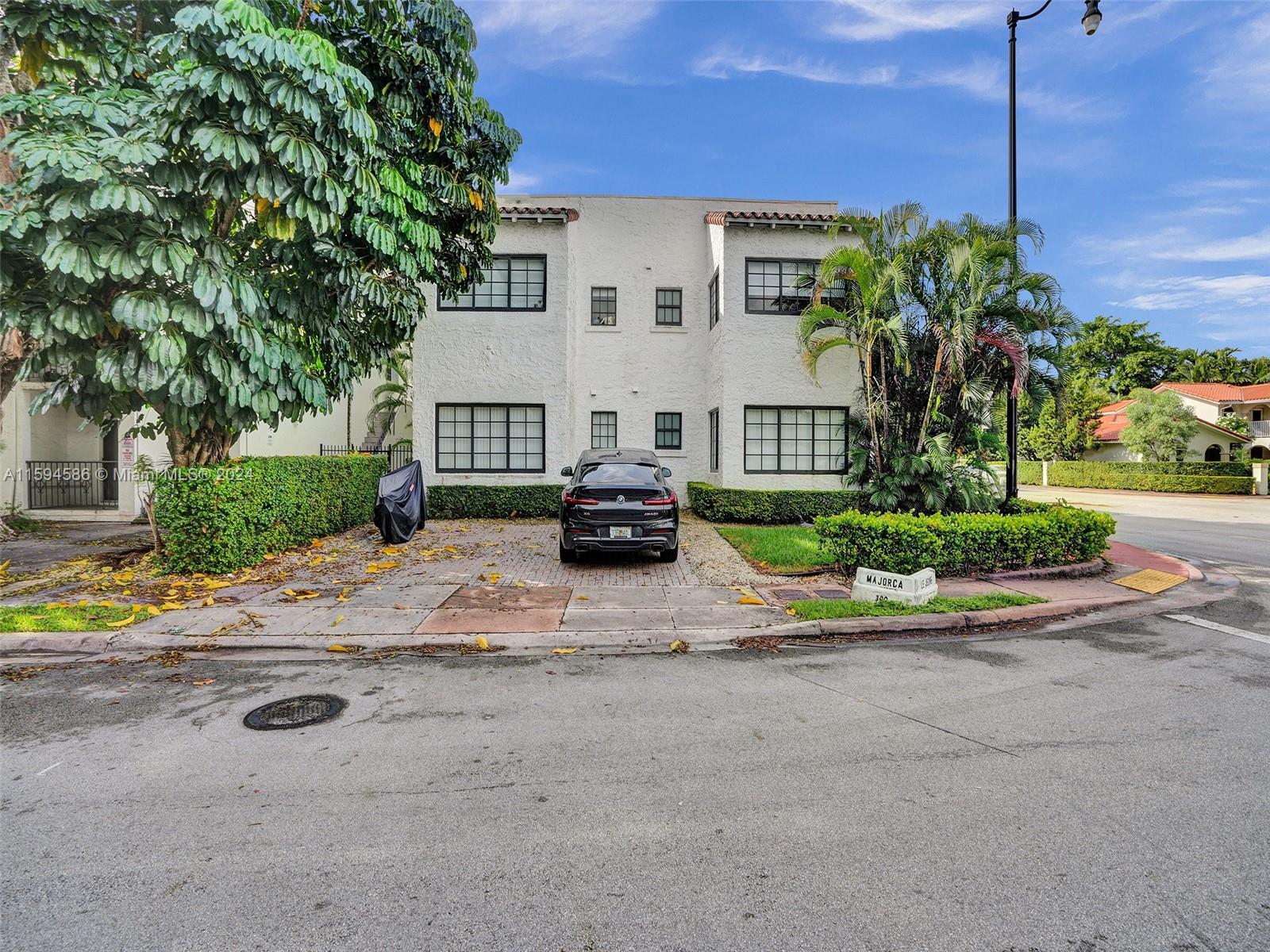 1901 S Le Jeune Rd # 4