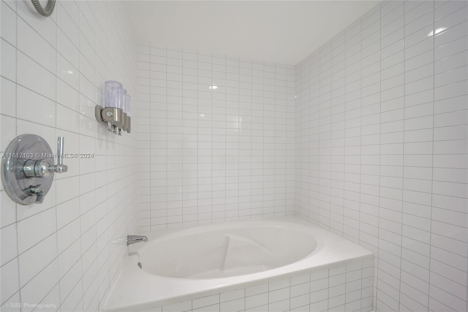 888 Biscayne Blvd # 905