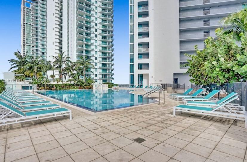888 Biscayne Blvd # 905