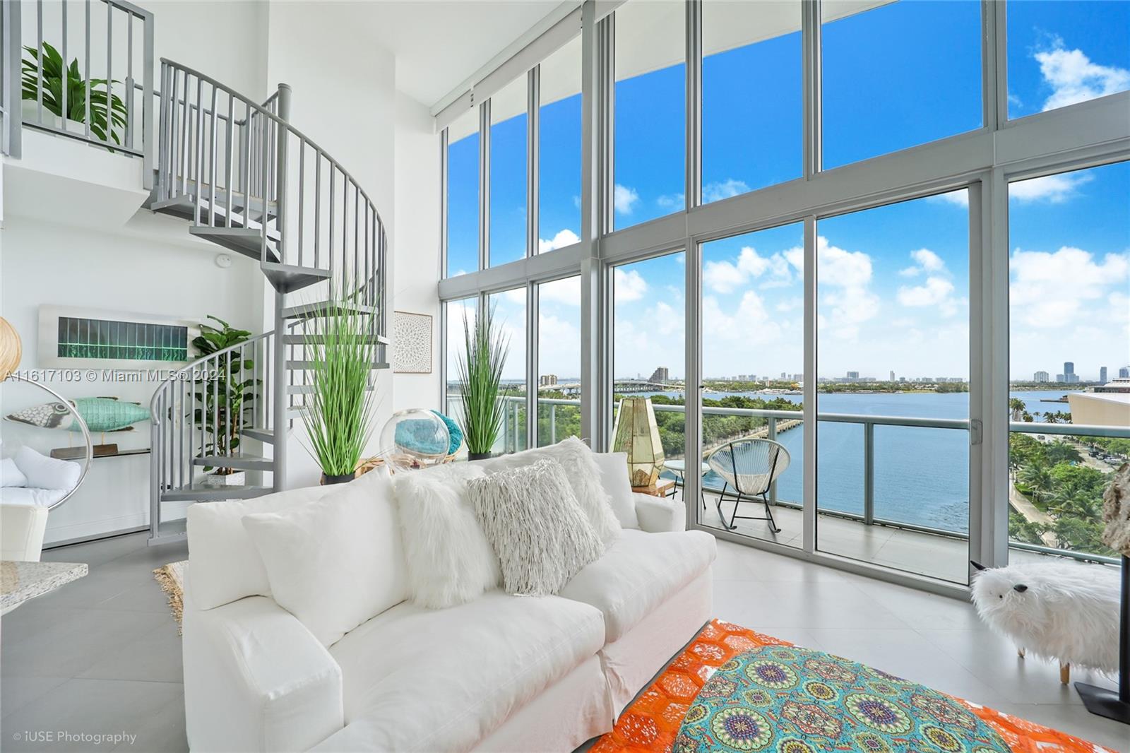 888 Biscayne Blvd # 905
