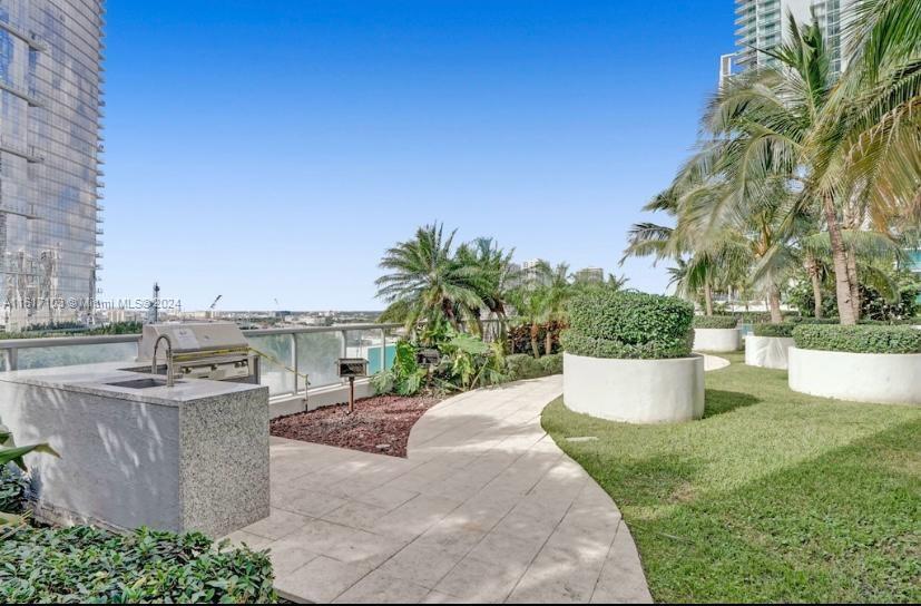 888 Biscayne Blvd # 905