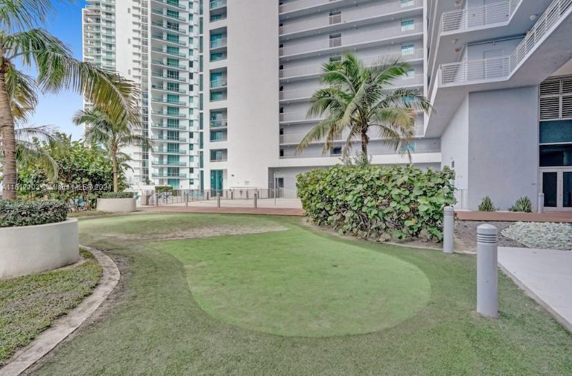 888 Biscayne Blvd # 905