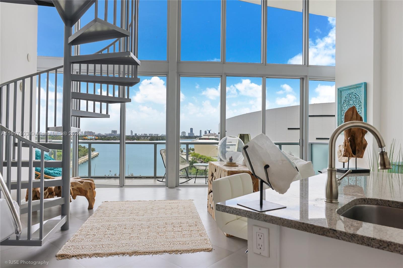888 Biscayne Blvd # 905