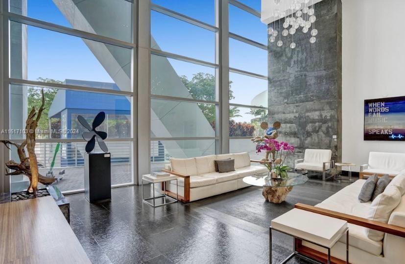 888 Biscayne Blvd # 905