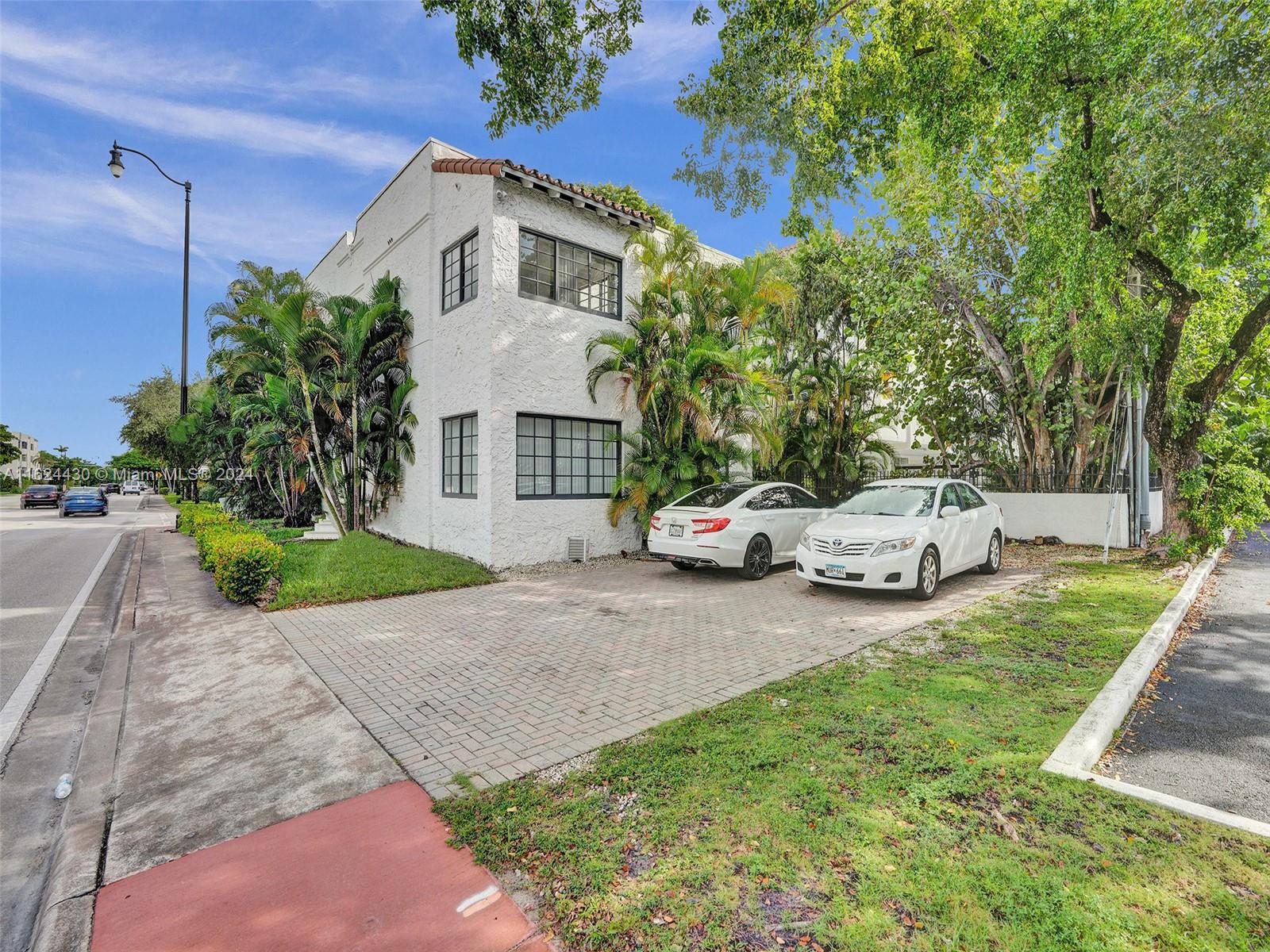 1901 S Le Jeune Rd # 2