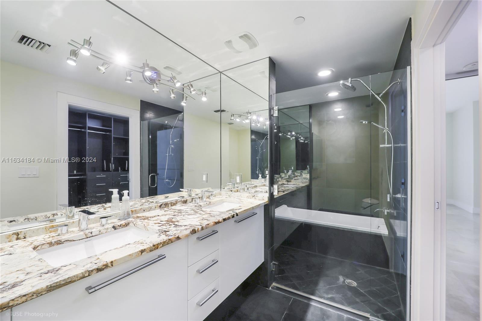 900 Biscayne Blvd # 5001