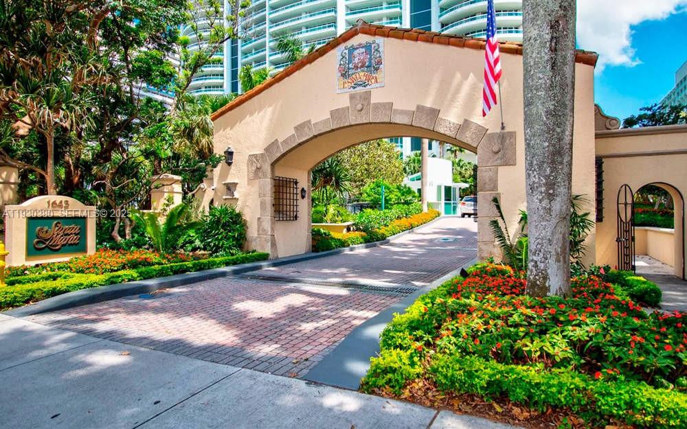 1643 Brickell Ave Unit: PH 4901 + Dock
