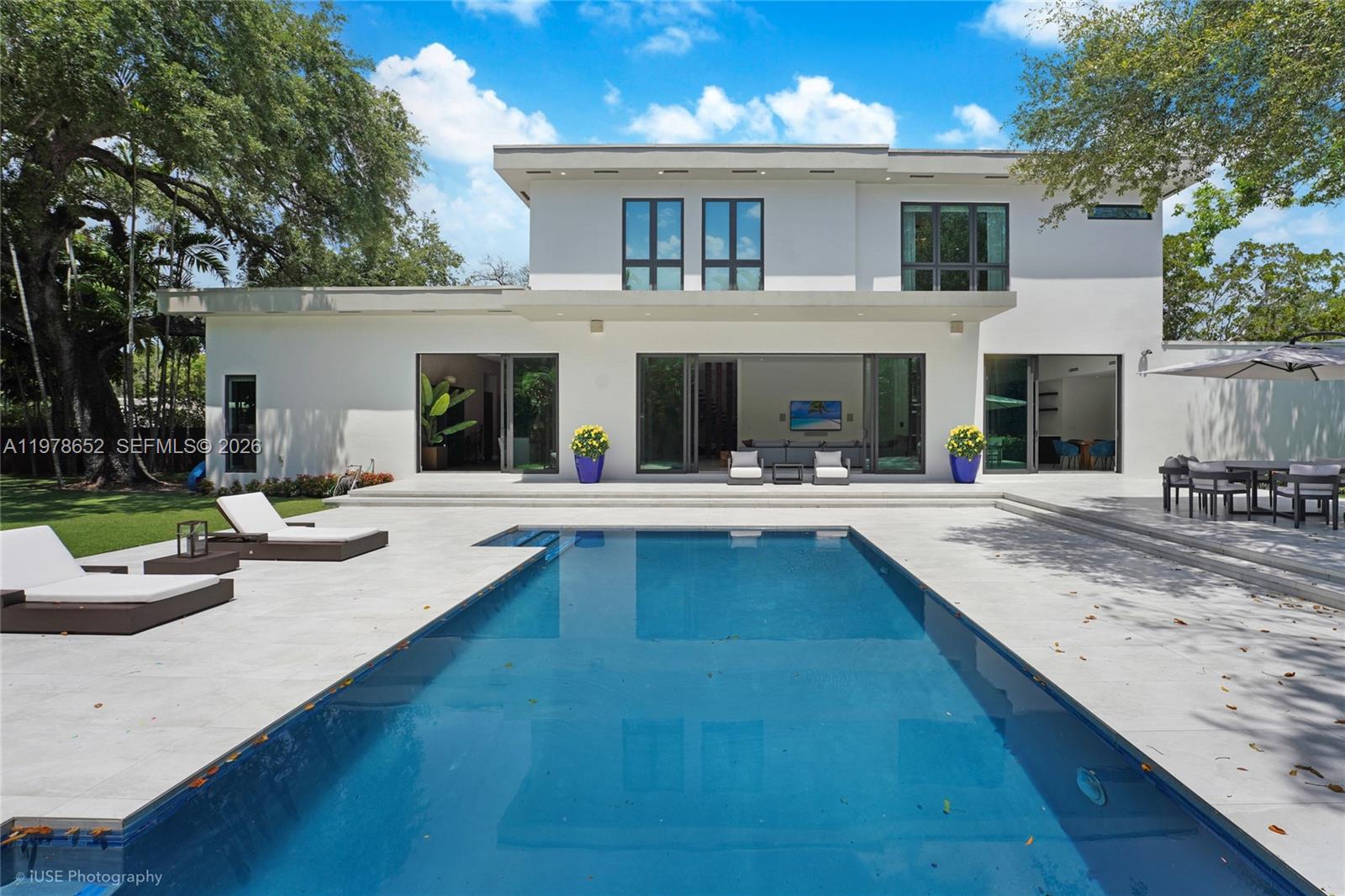 56 Samana Dr