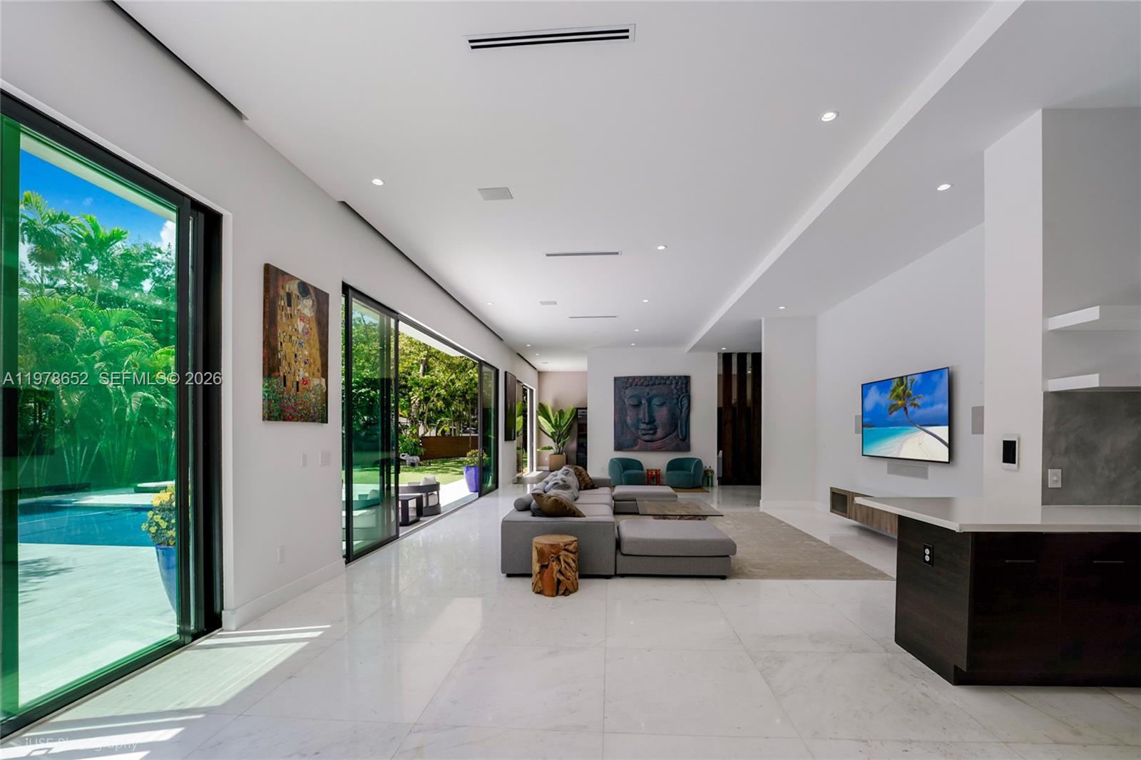 56 Samana Dr