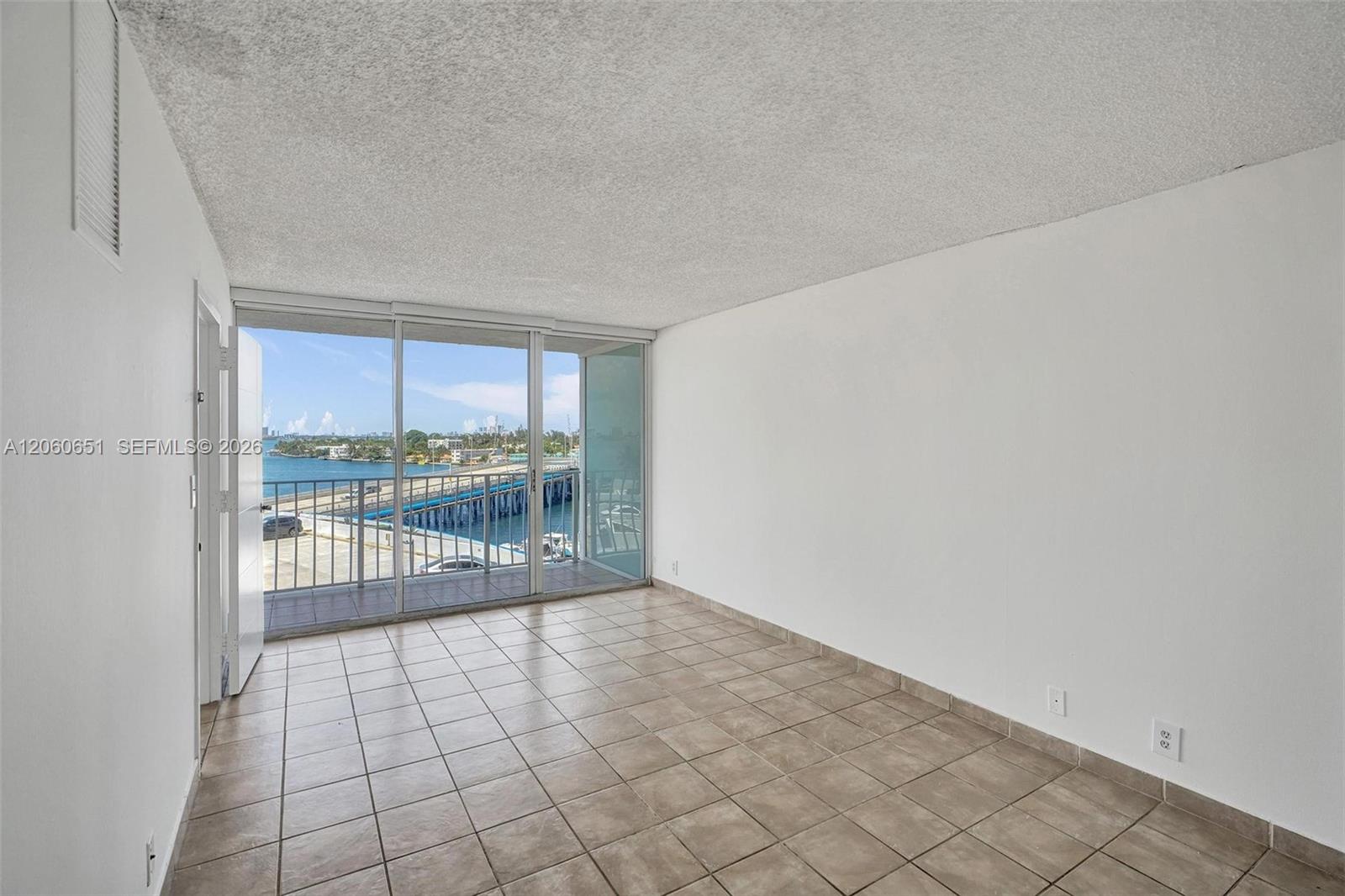 7601 E Treasure Dr # 717