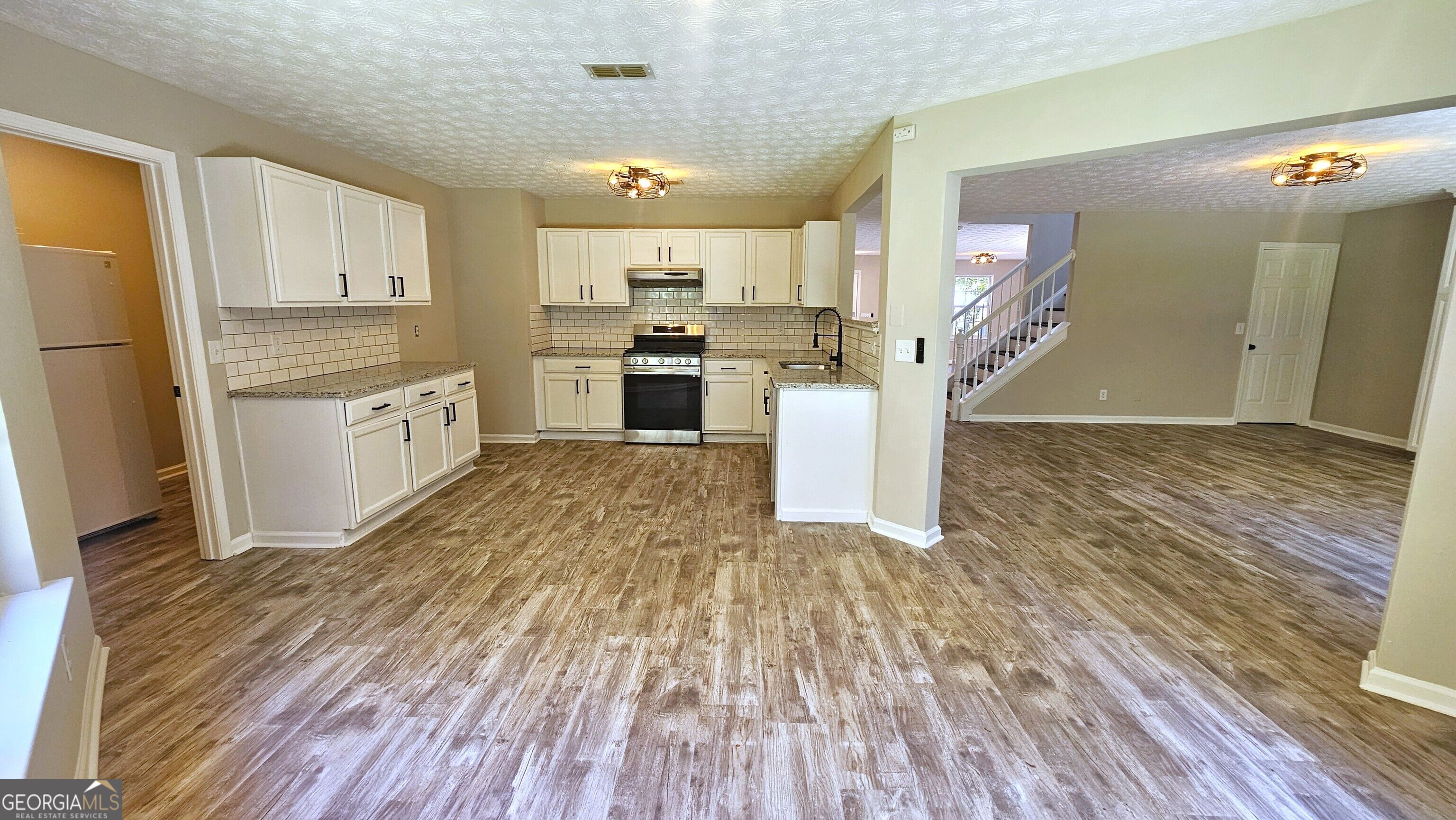 528 Lazy River Lane