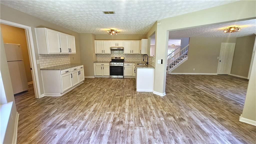 528 Lazy River Lane