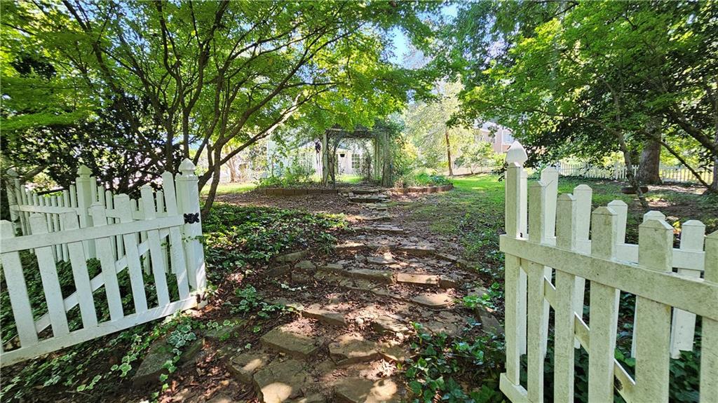 528 Lazy River Lane