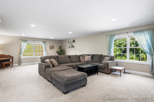 6 Fawns Meadow Road