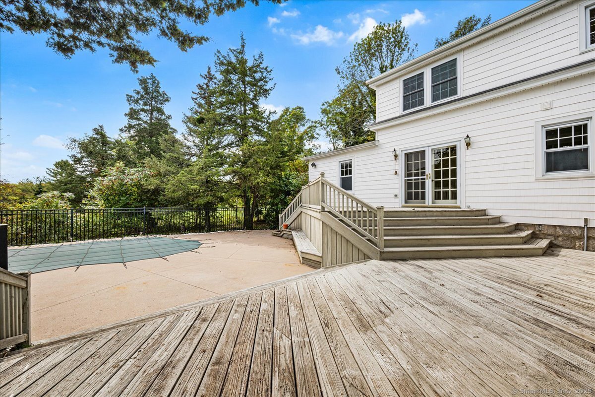 94 Great Neck Road