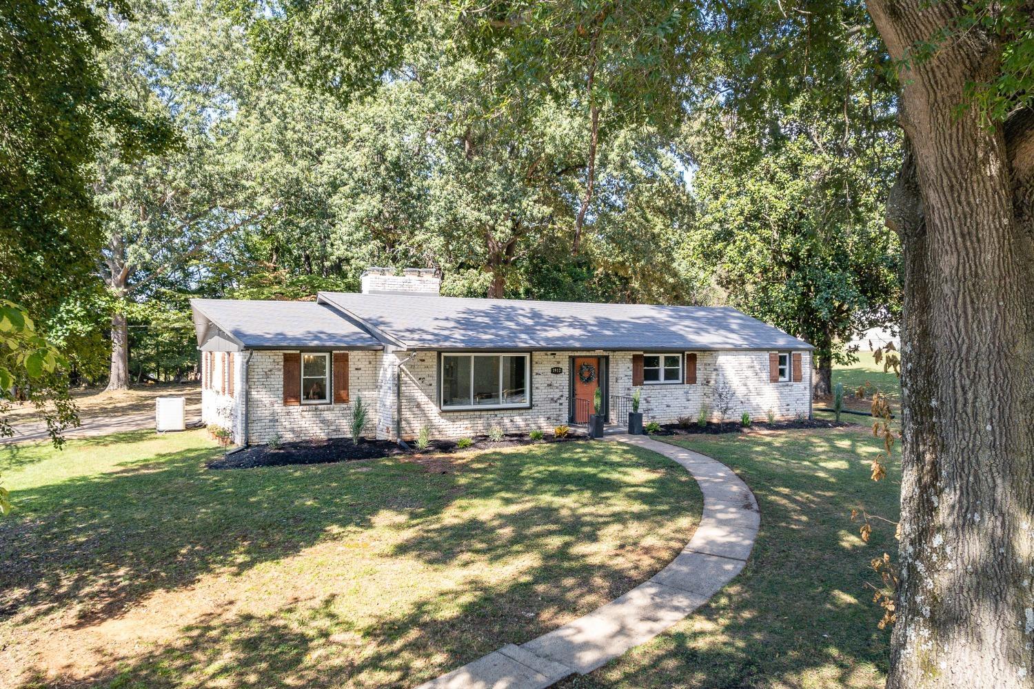 1912 Lakeside Drive