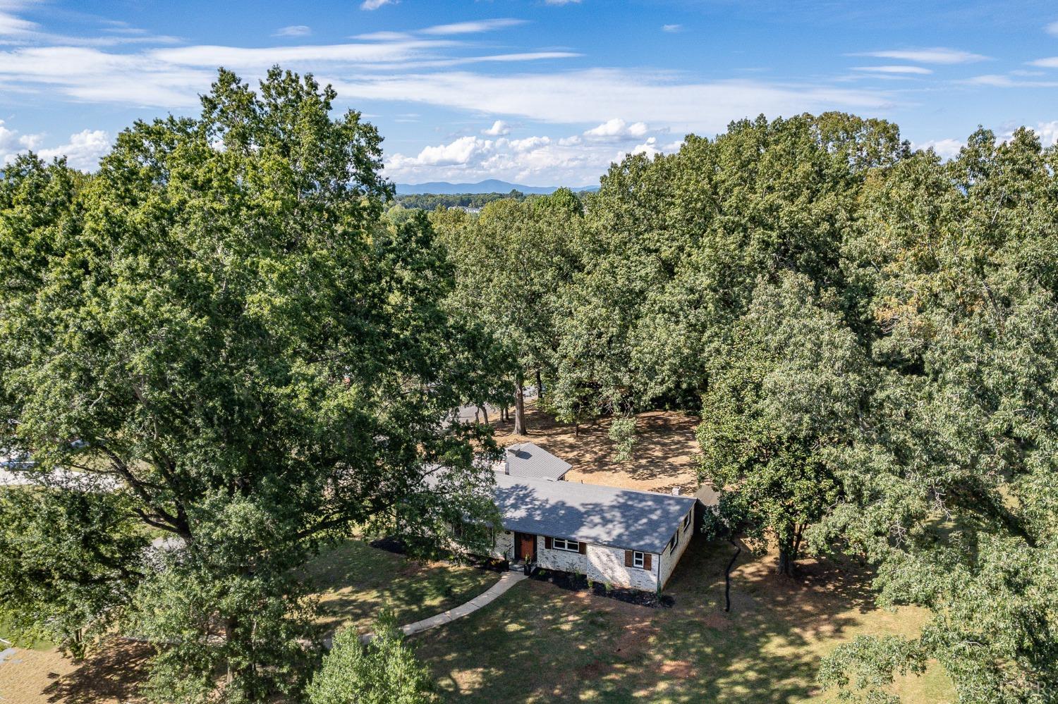 1912 Lakeside Drive