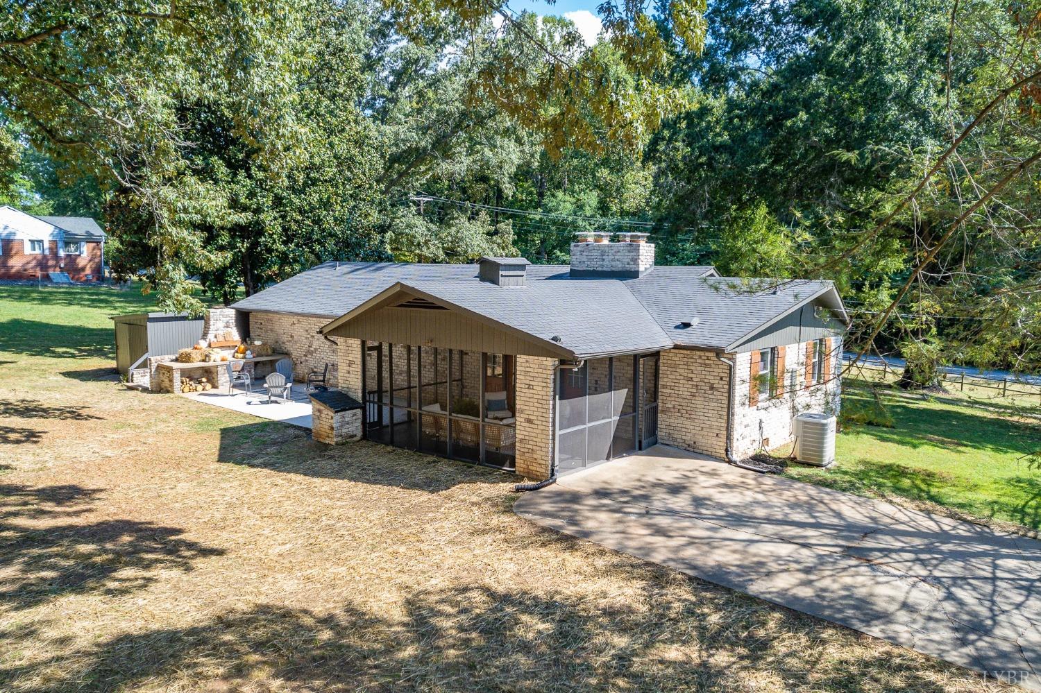 1912 Lakeside Drive