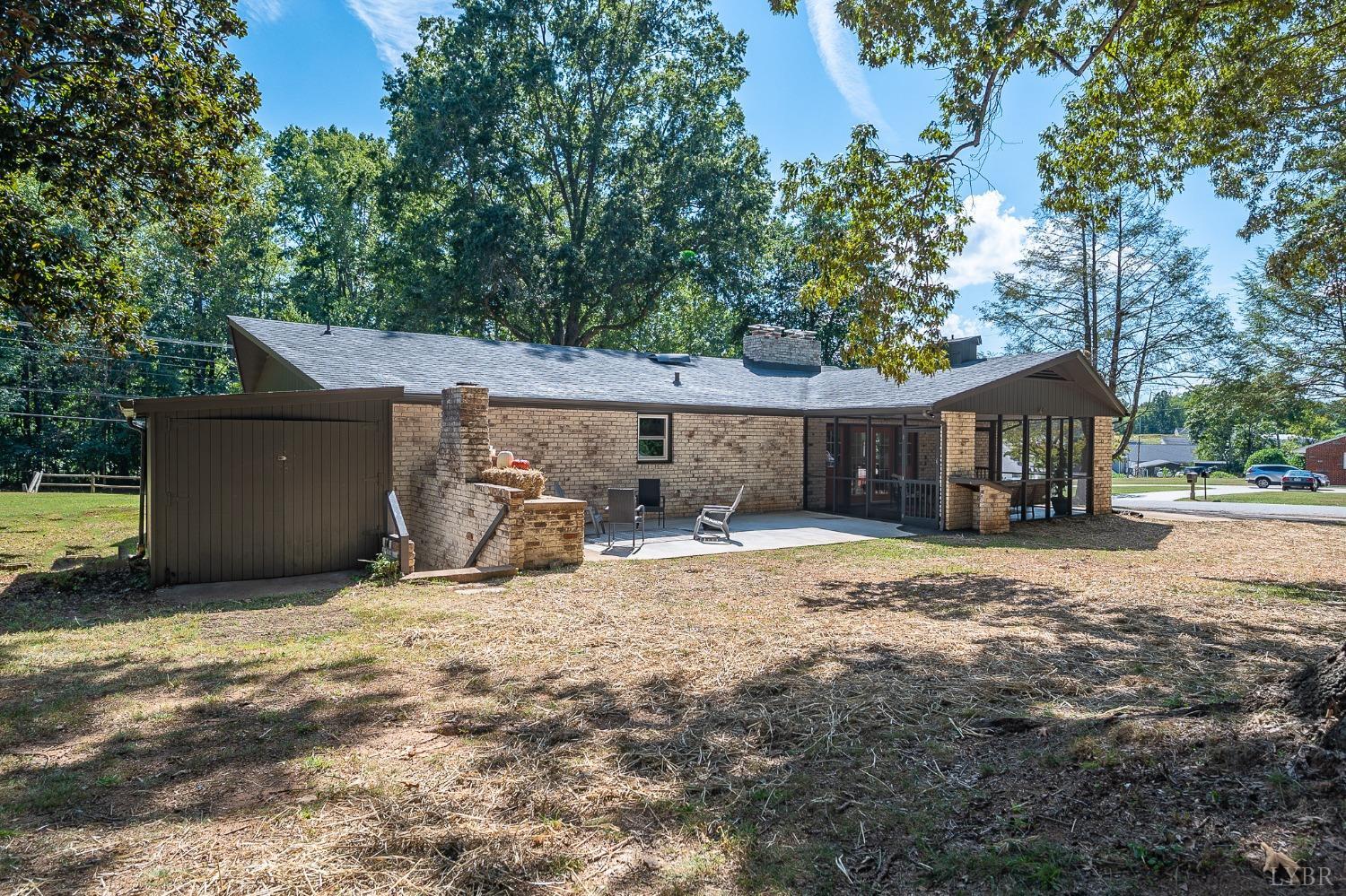 1912 Lakeside Drive