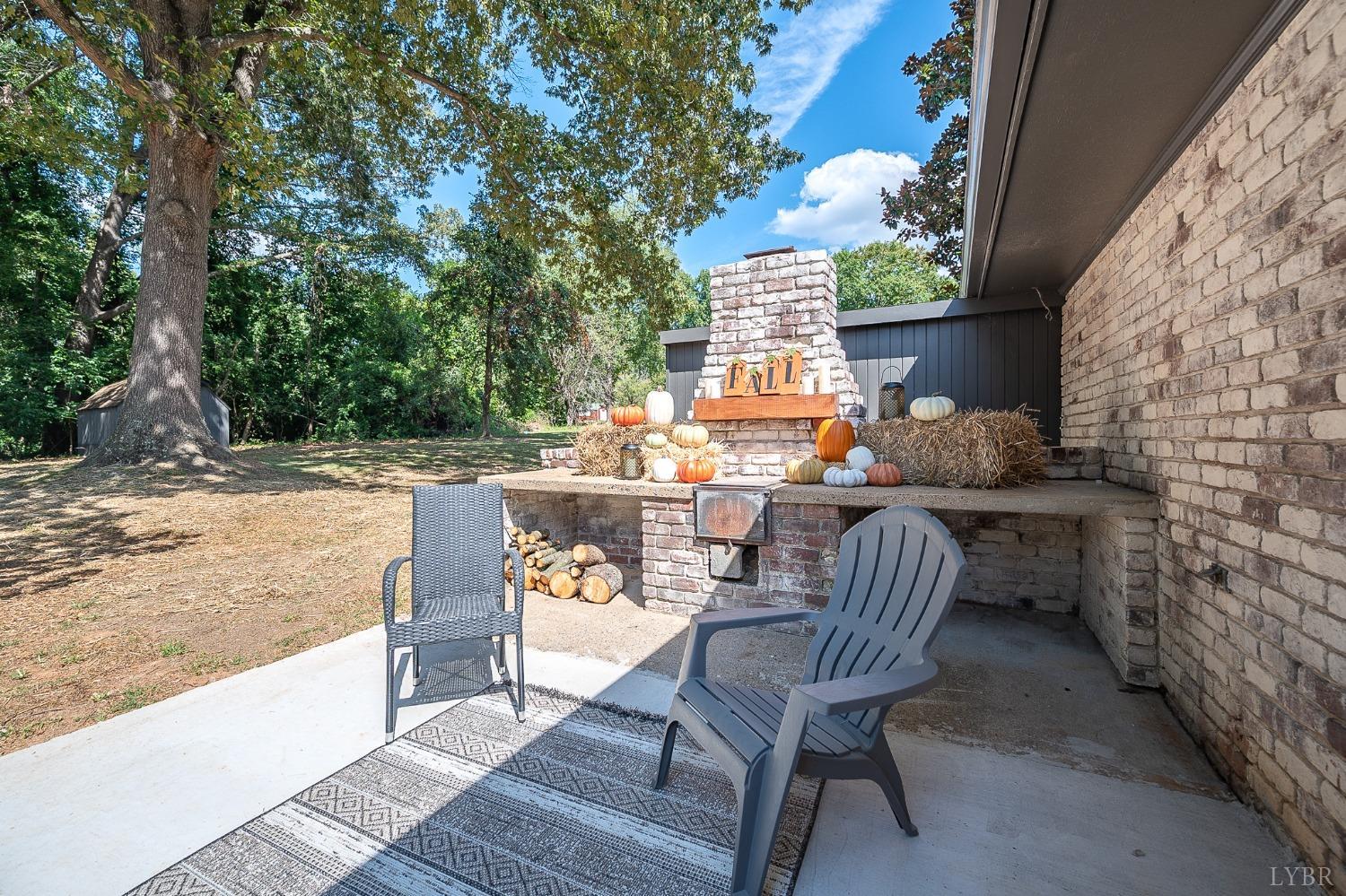 1912 Lakeside Drive