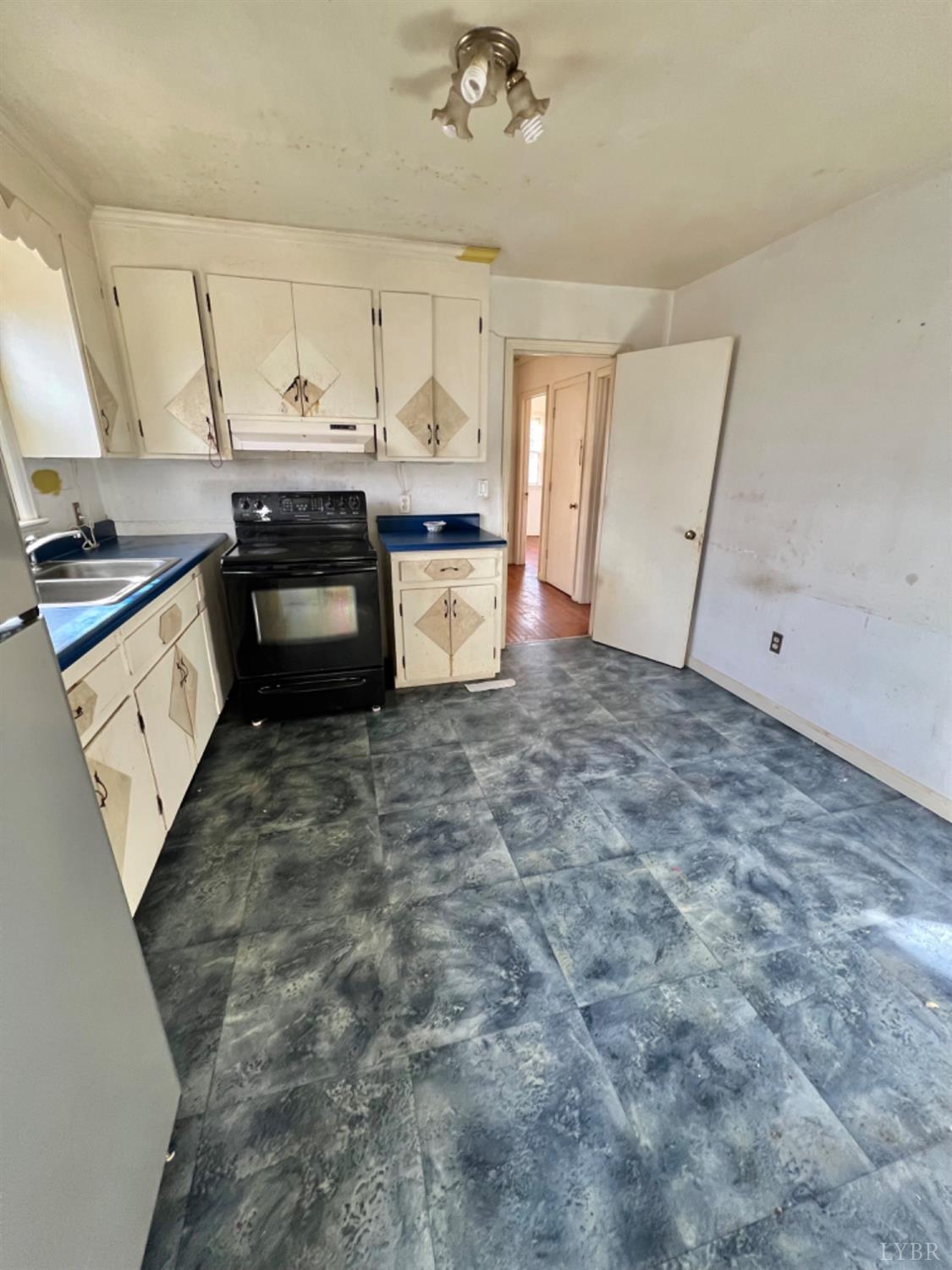 519 W E Monitor Road