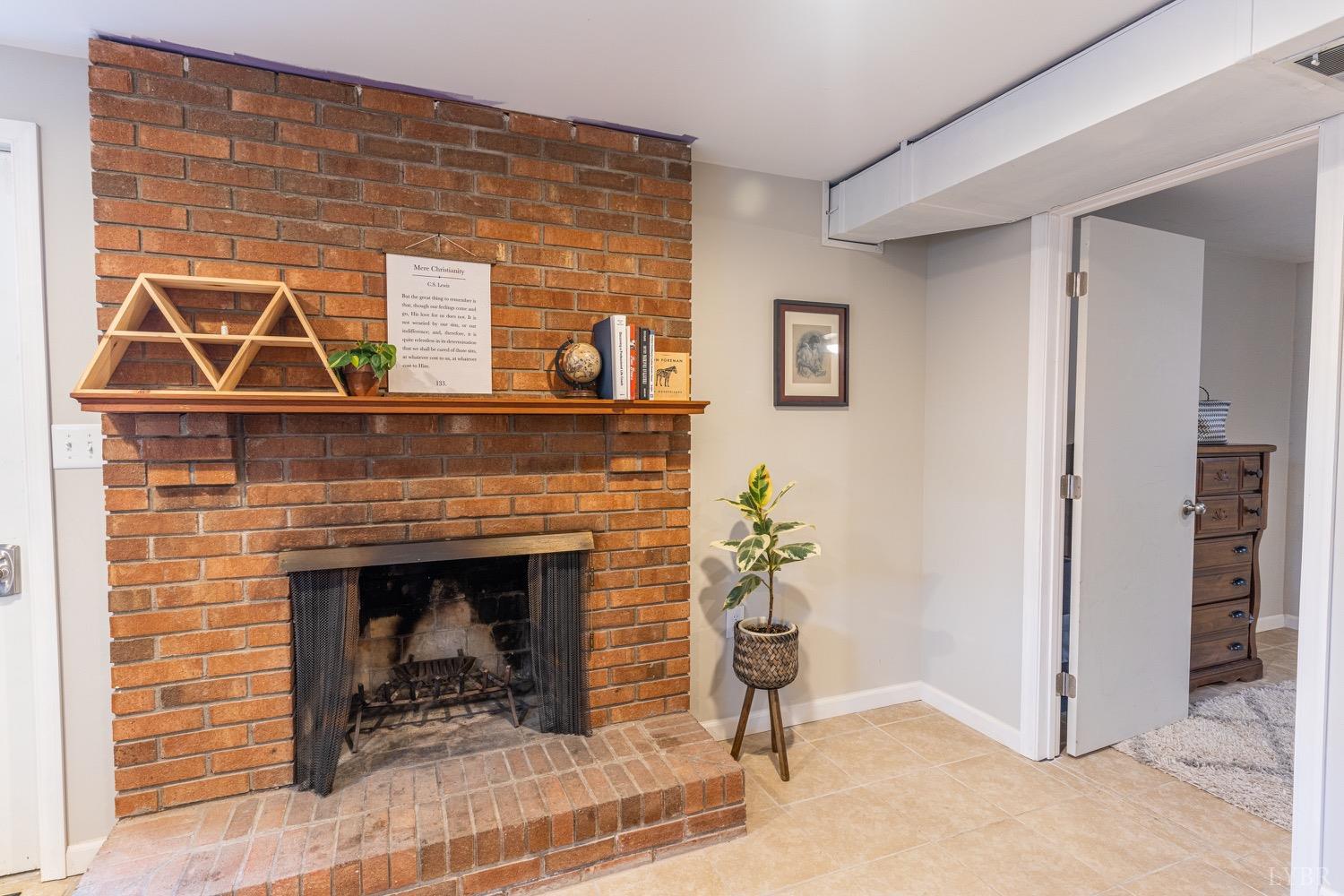 2019 Indian Hill Rd Road