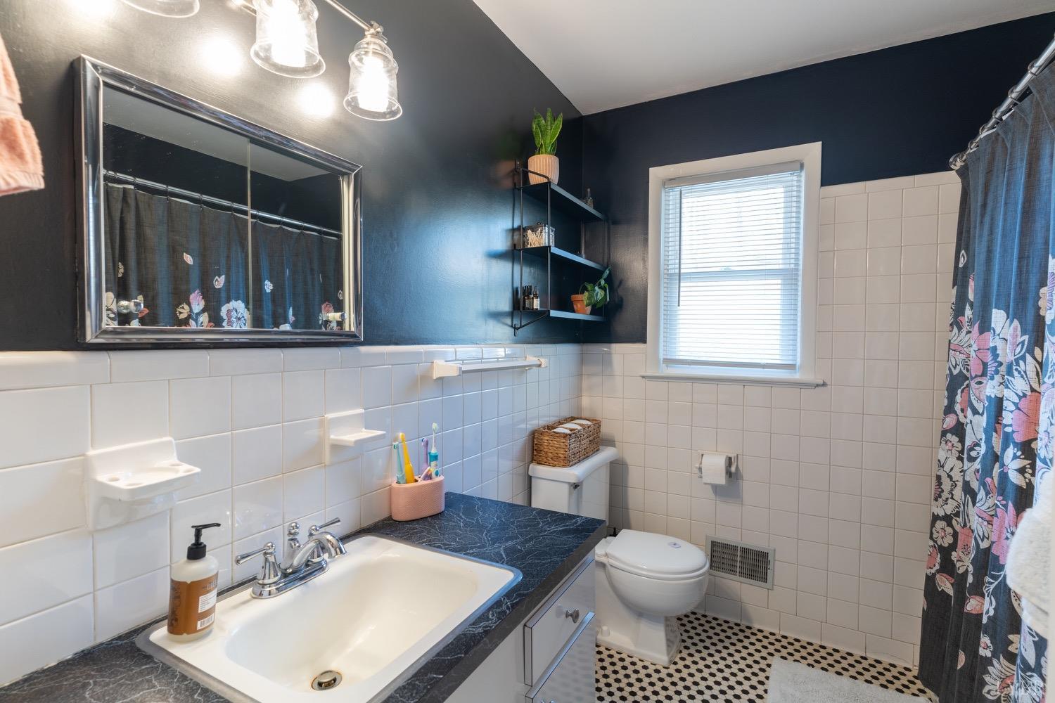 2019 Indian Hill Rd Road