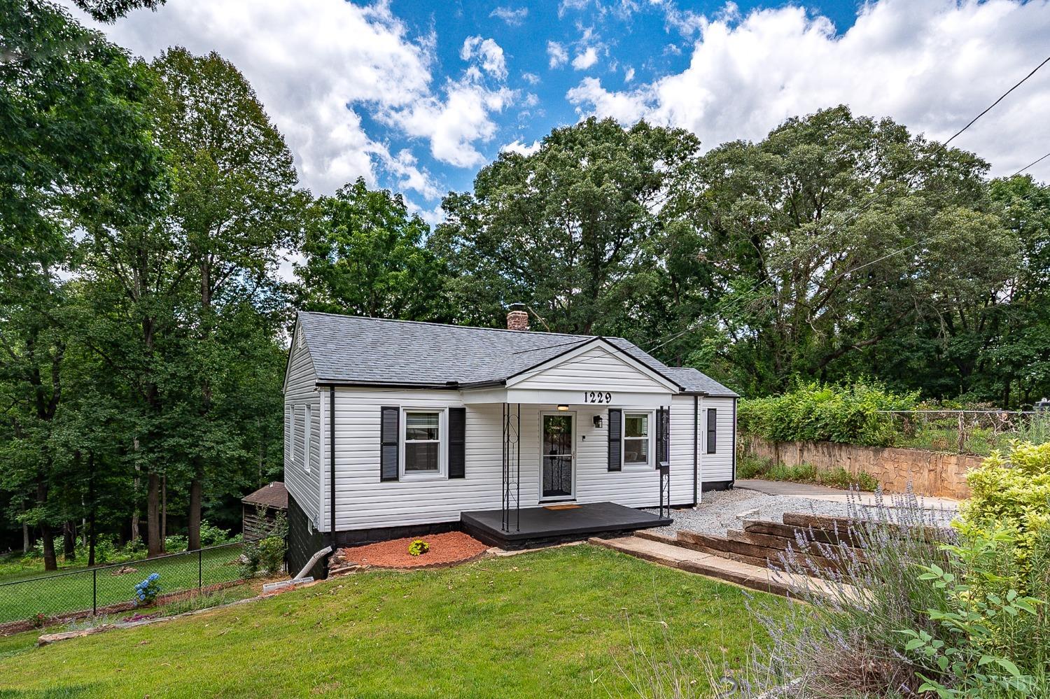 1229 Stratford Road