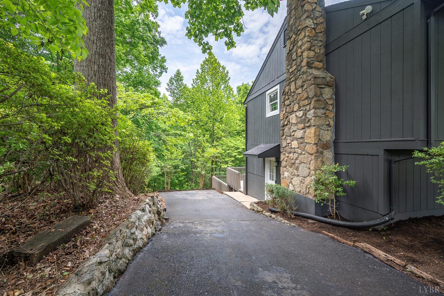 915 Rothowood Road